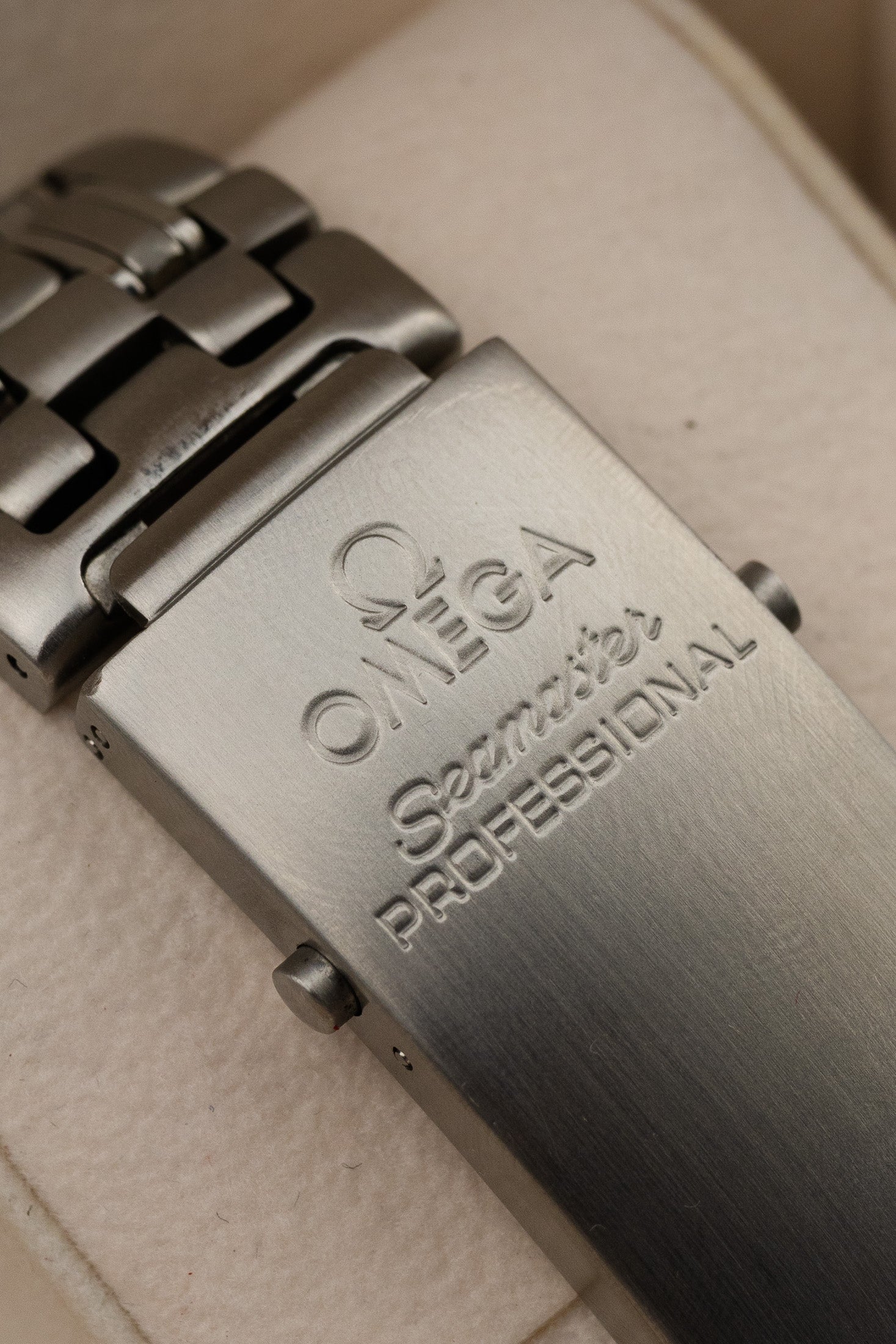 1999 Omega Seamaster 300m 2531.80 cal. 1120 James Bond Box and Papers
