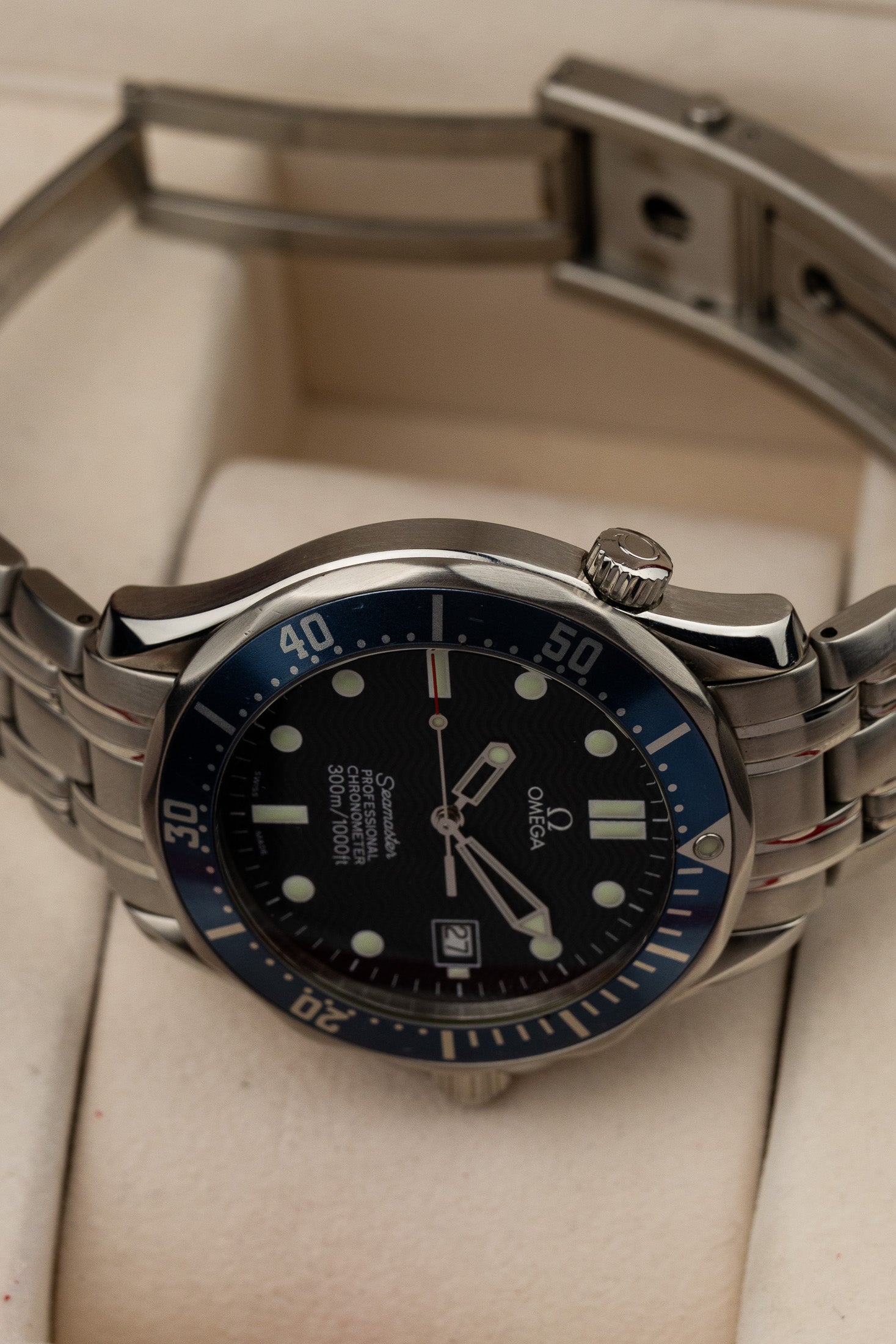 1999 Omega Seamaster 300m 2531.80 cal. 1120 James Bond Box and Papers