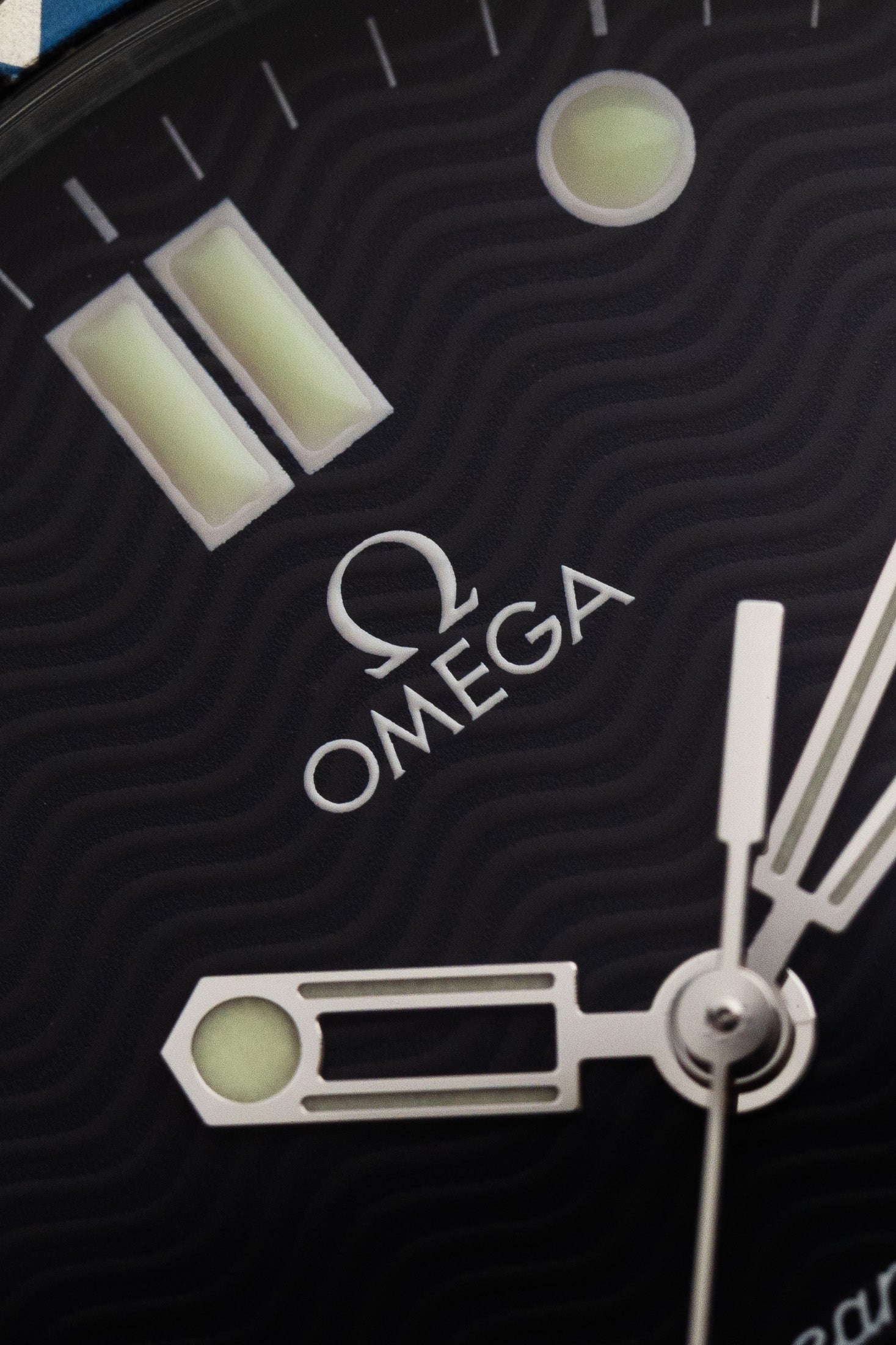 1999 Omega Seamaster 300m 2531.80 cal. 1120 James Bond Box and Papers