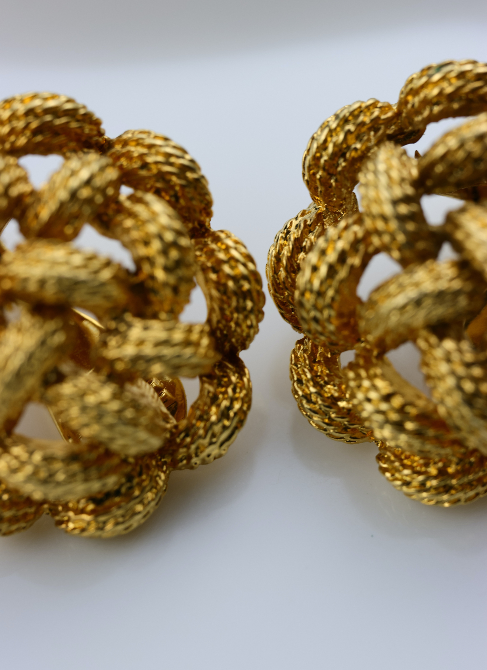 Monet - klipsy vintage plecionka