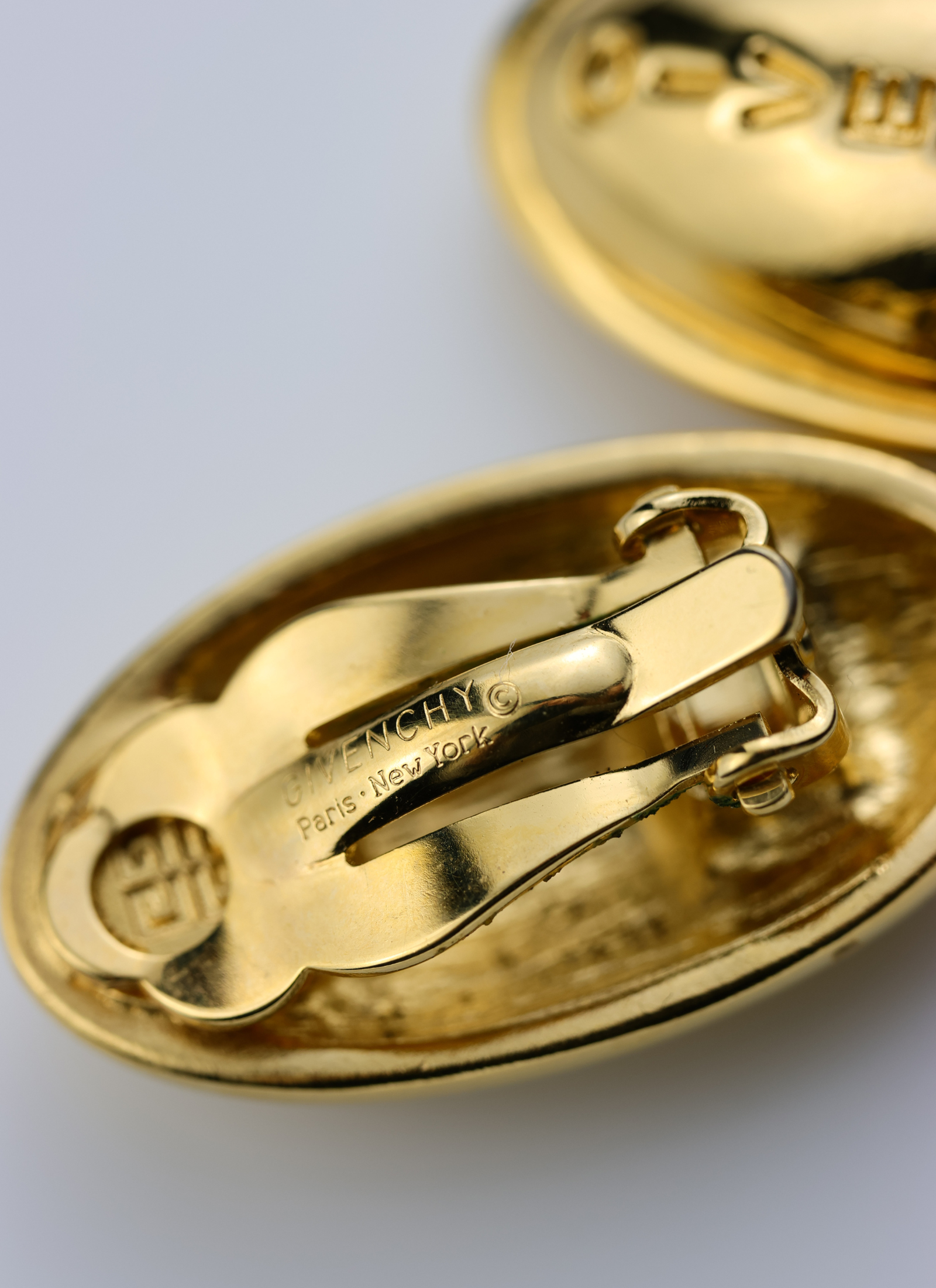 Givenchy - owalne polerowne klipsy vintage