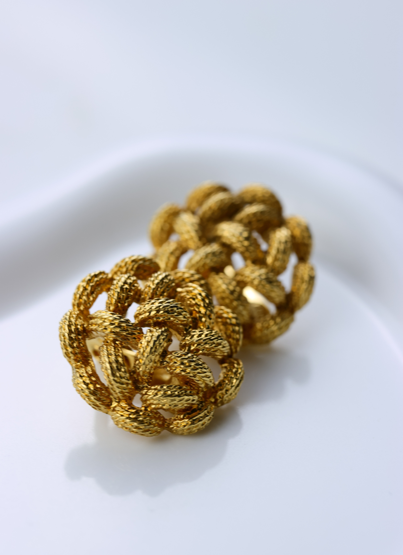 Monet - klipsy vintage plecionka