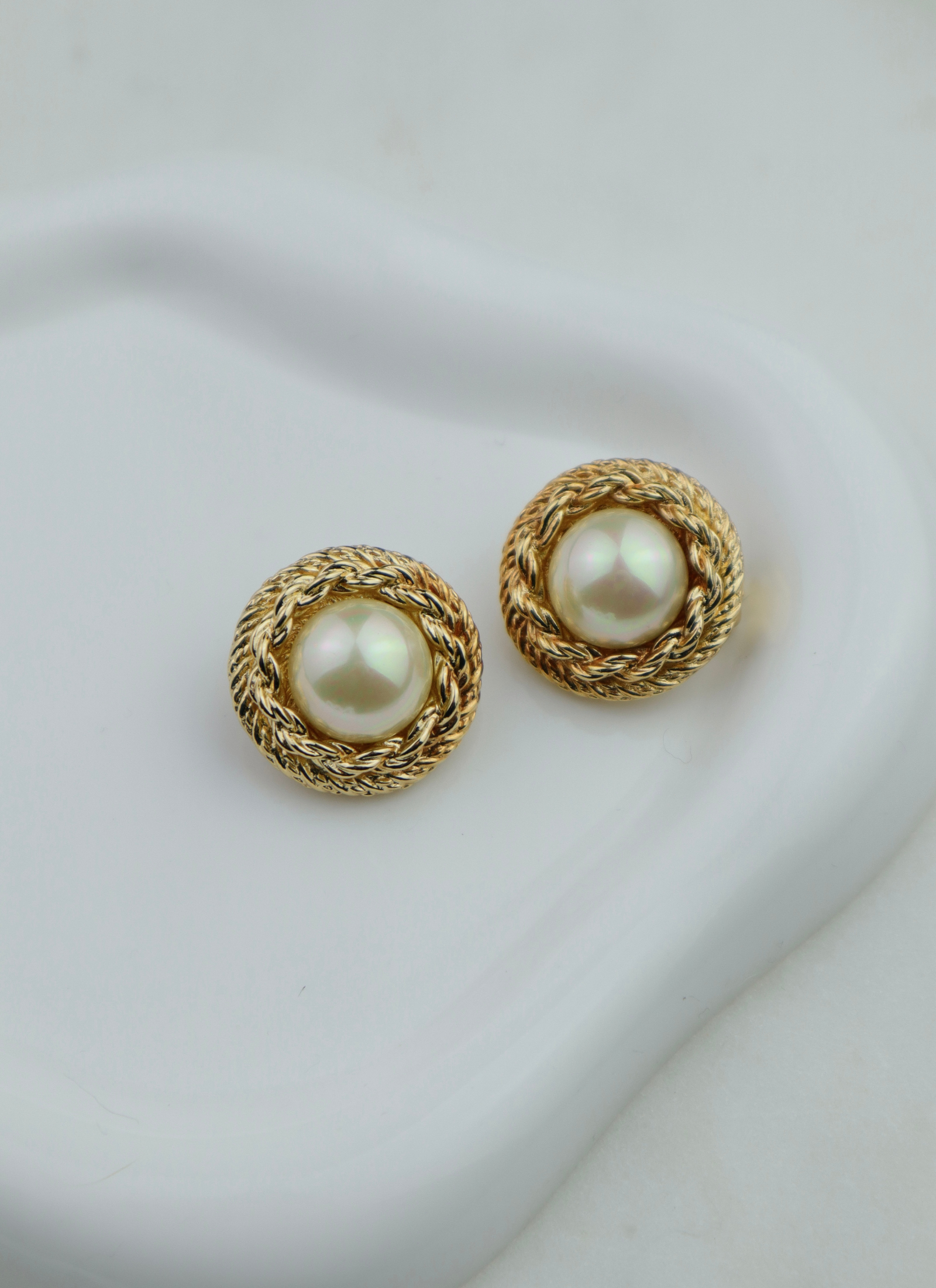 Christian Dior - duże okrągłe klipsy rope z perłą