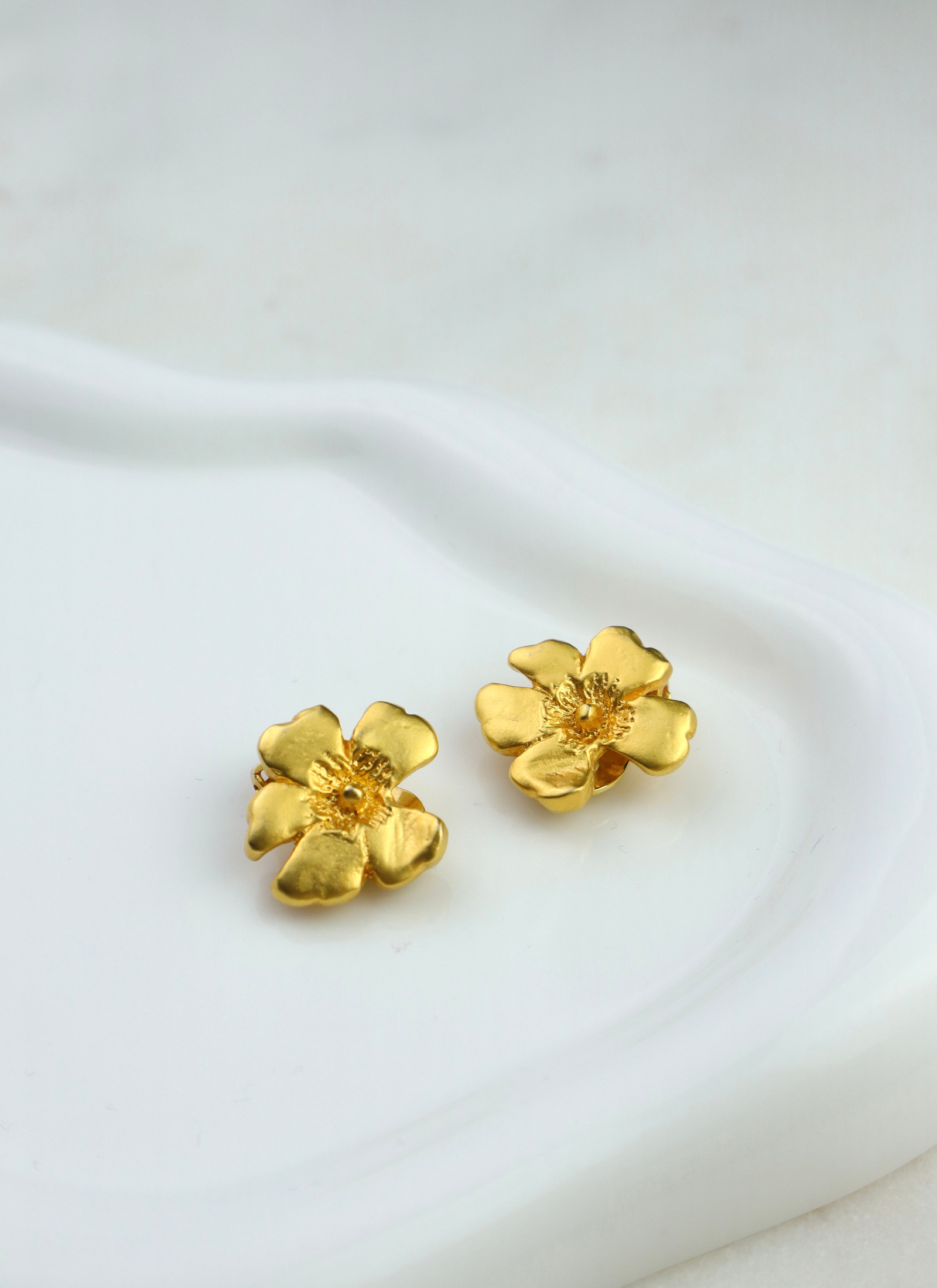 Kenzo - pozłacane klipsy vintage kwiaty