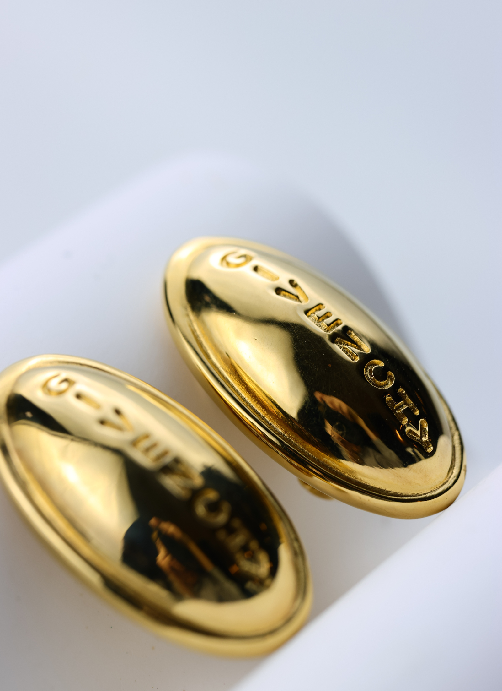 Givenchy - owalne polerowne klipsy vintage