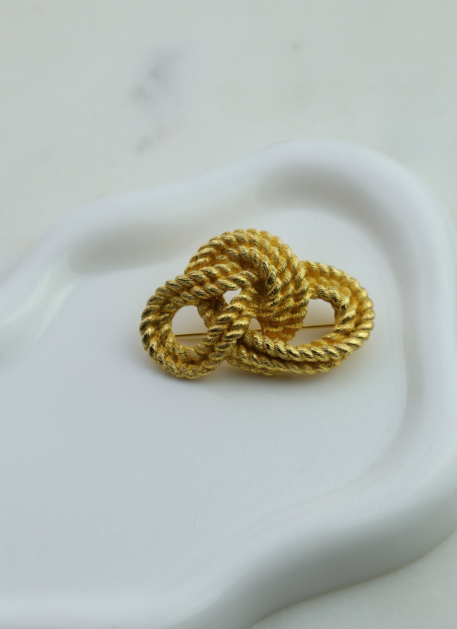 Christian Dior - pozłacana broszka "Knot"