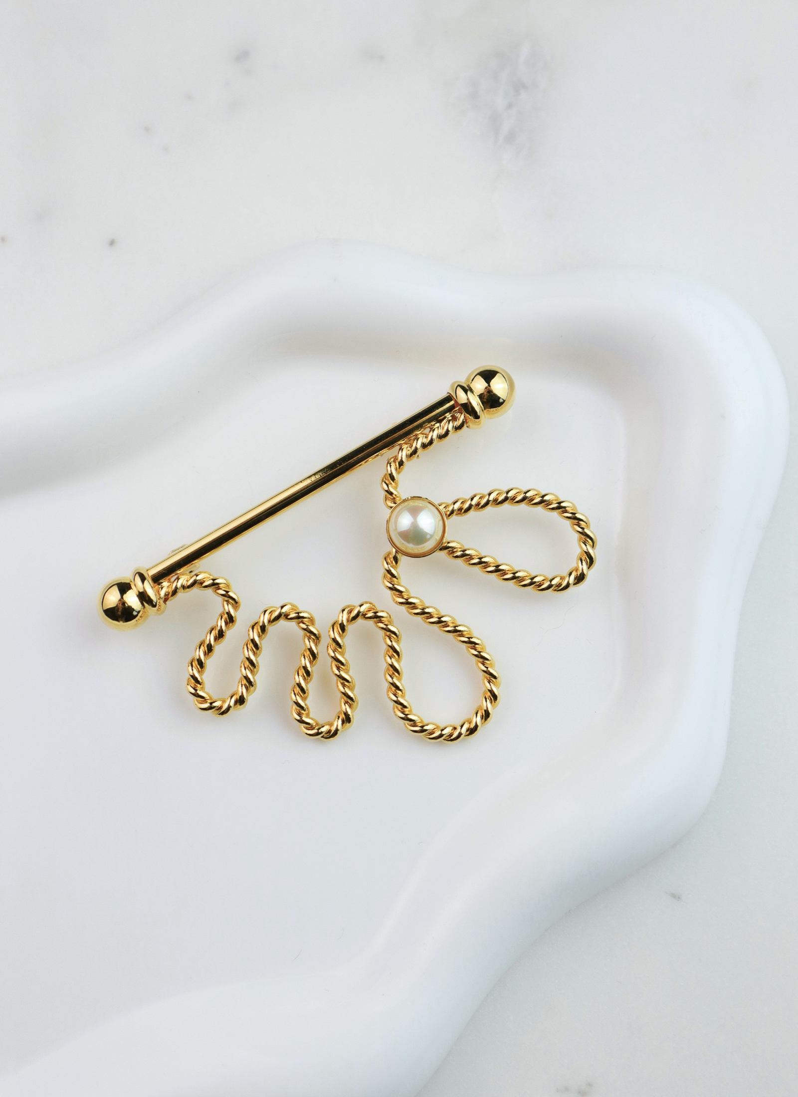 Pierre Cardin - awangardowa broszka z perłą