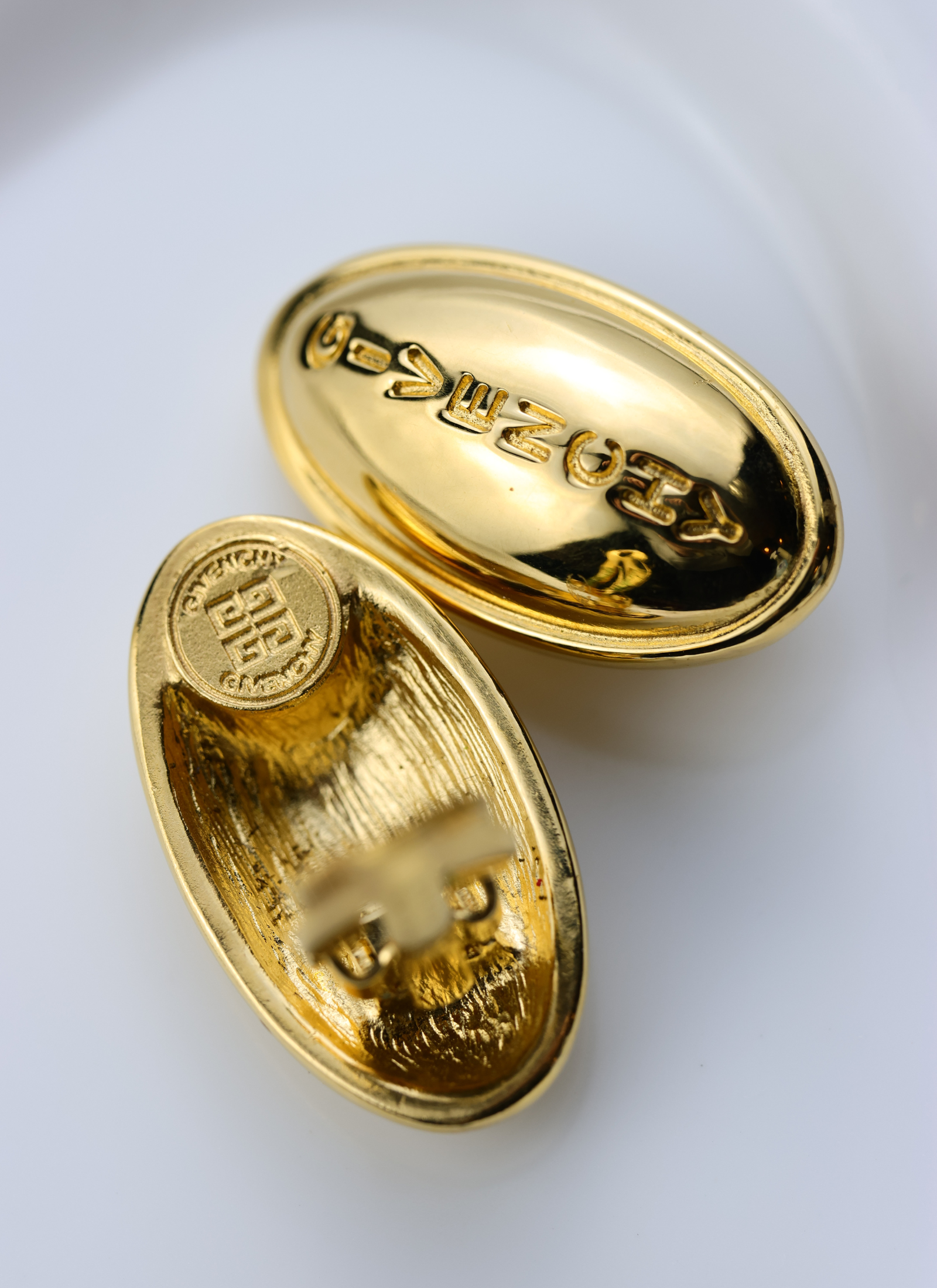 Givenchy - owalne polerowne klipsy vintage