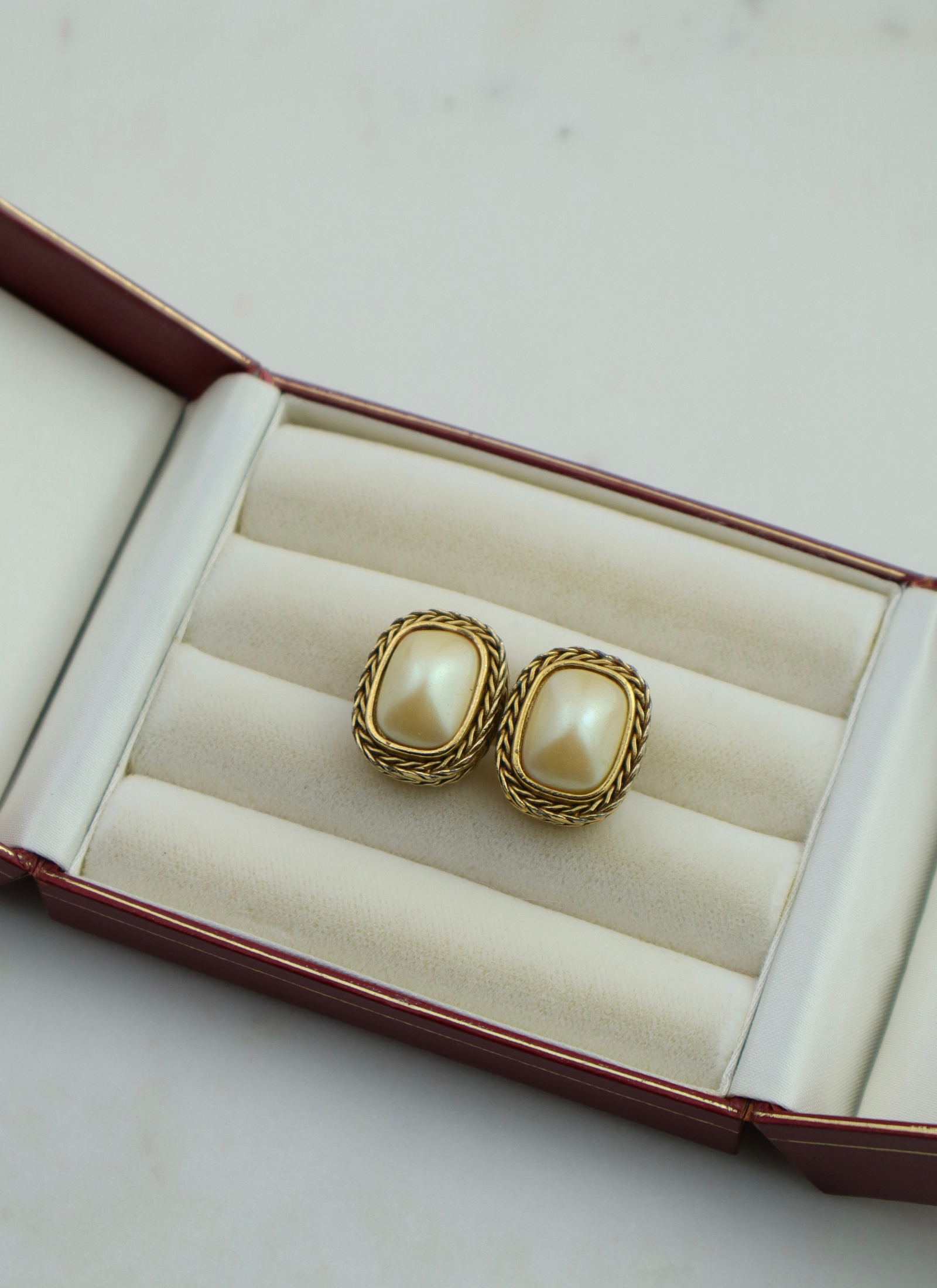 Givenchy - klipsy ze sztuczną perłą