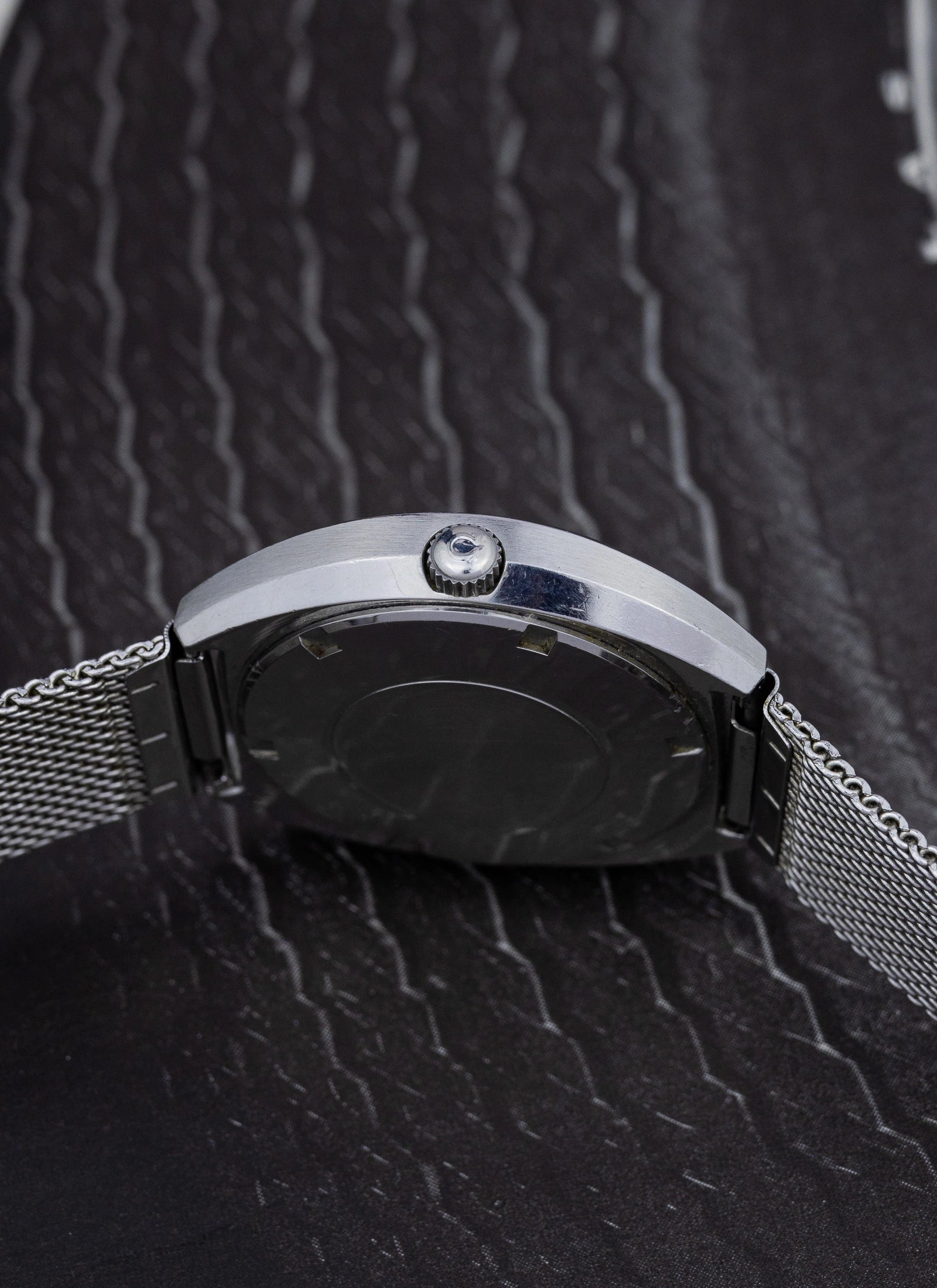 1970s Omega Geneve Navy Dial 166.721 cal. 565