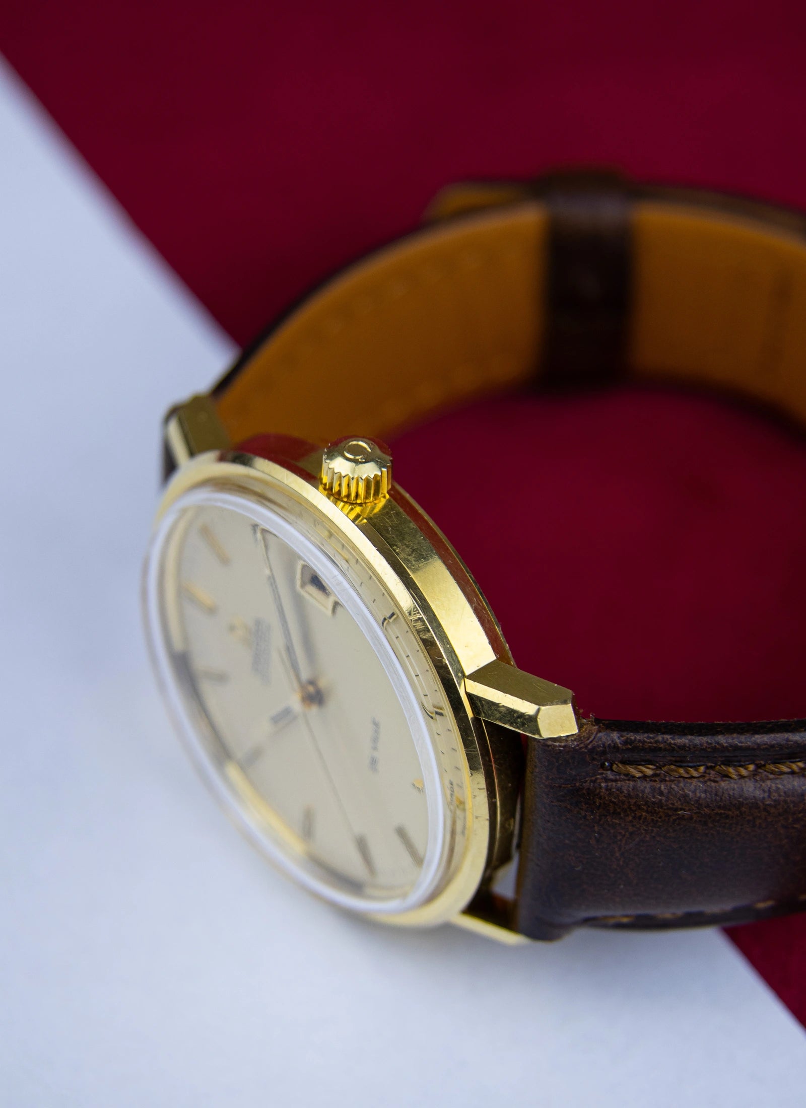 1972 18K Omega De Ville 166.0086 cal. 1002