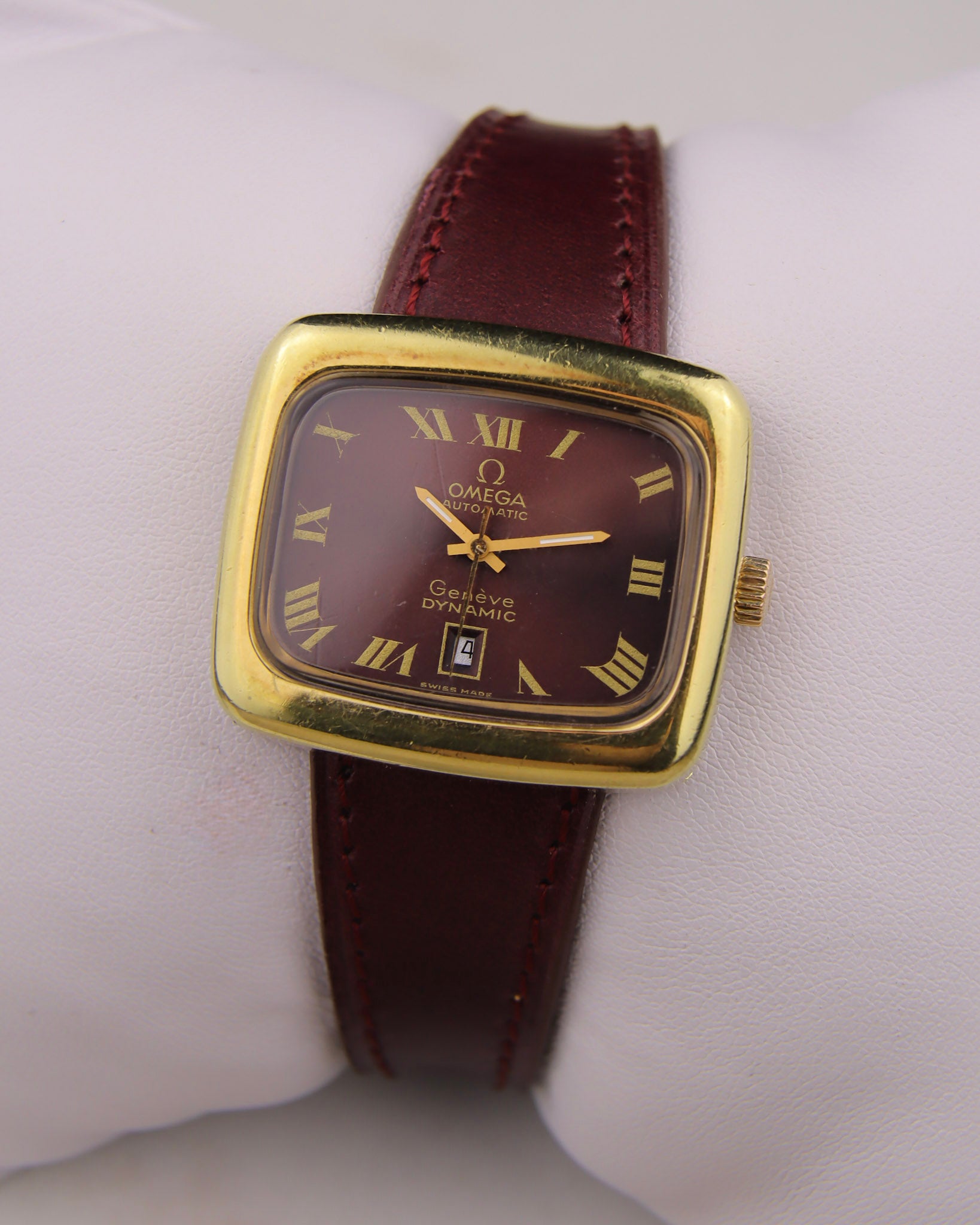 1973 Lady Omega Geneve Dynamic Burgundy 566.072 cal. 684
