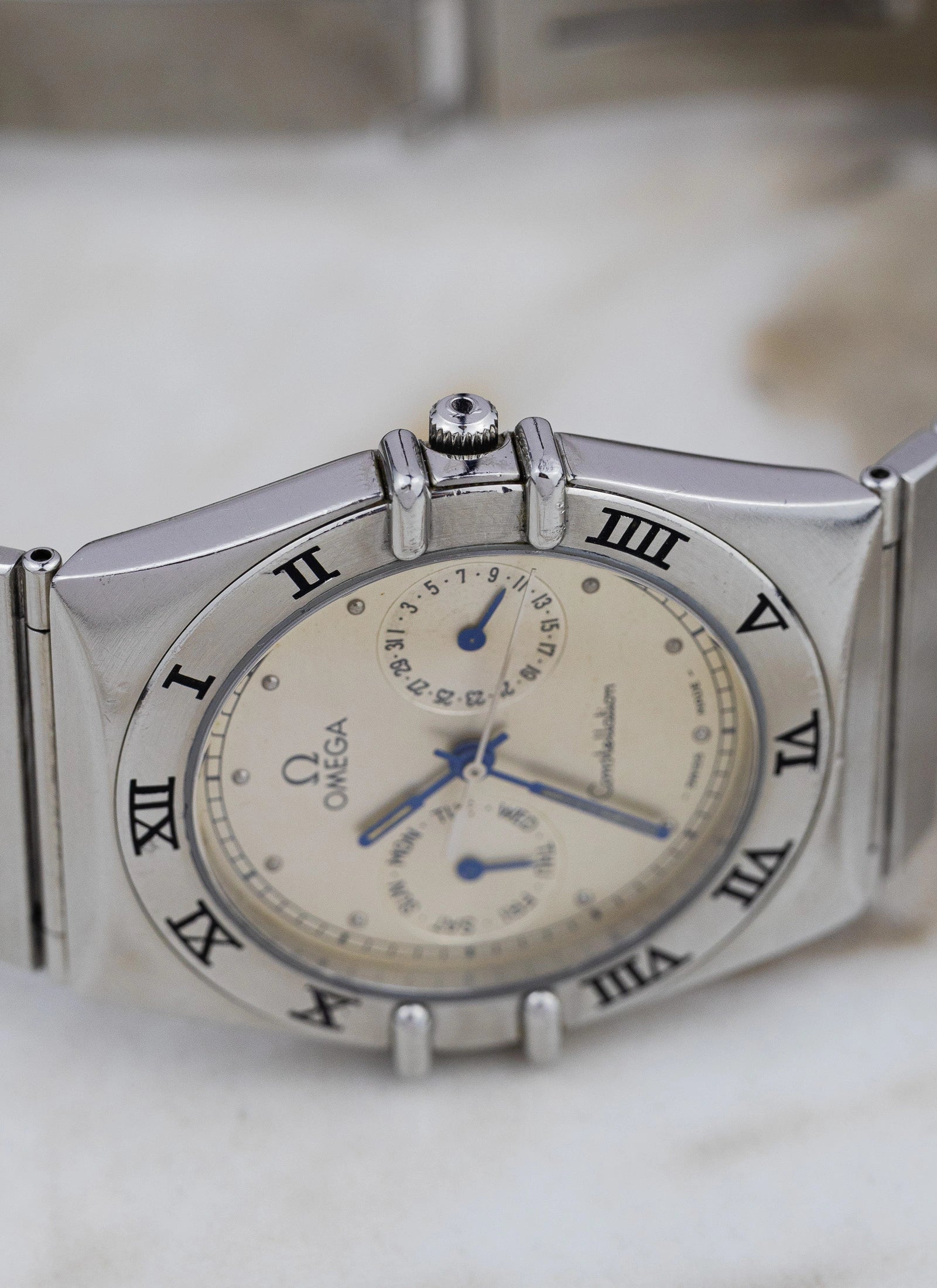 1990s Omega Constellation Manhattan Day-Date "Owl" 396.1070 cal. 1445