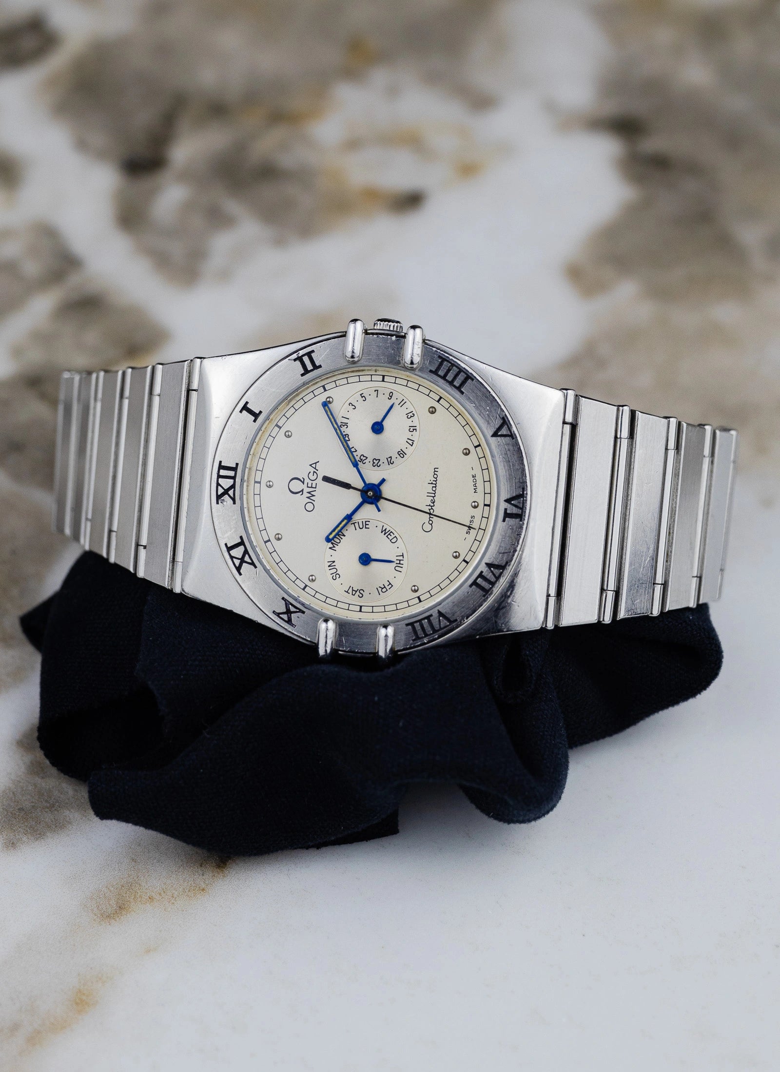1990s Omega Constellation Manhattan Day-Date "Owl" 396.1070 cal. 1445