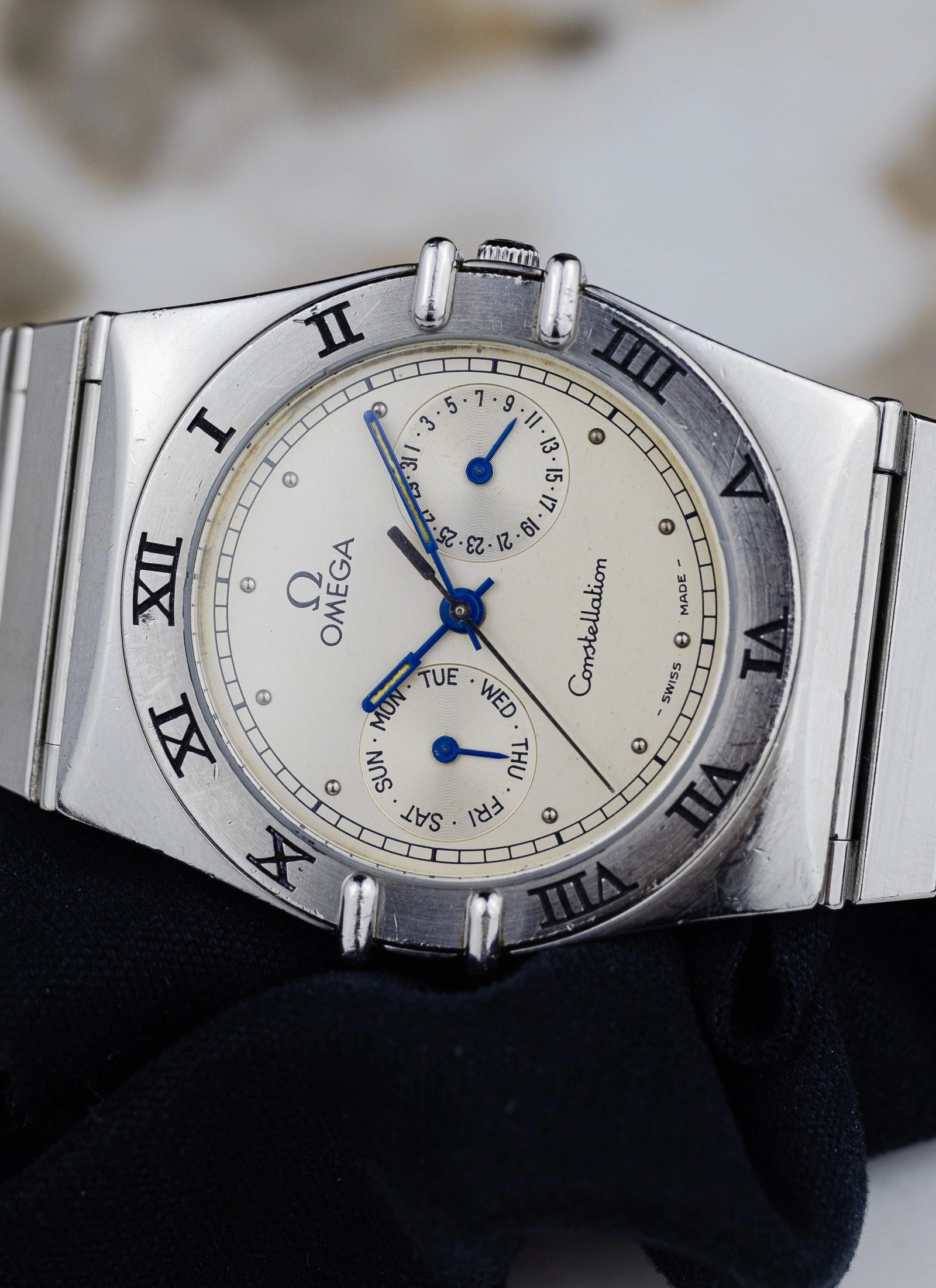 1990s Omega Constellation Manhattan Day-Date "Owl" 396.1070 cal. 1445