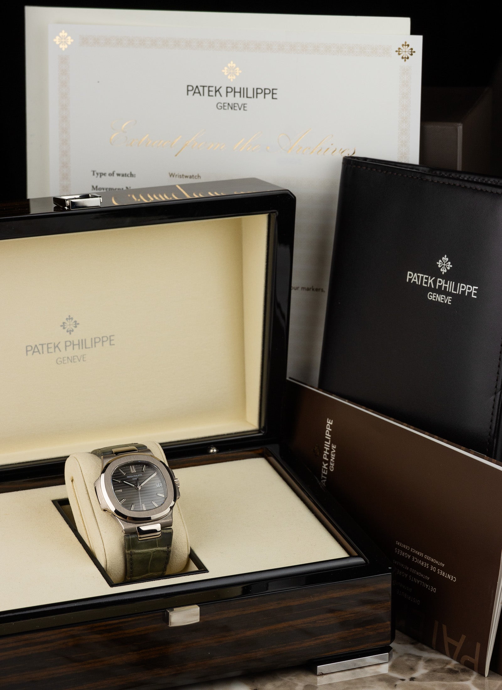 2007 18K Patek Philippe Nautilus 5711G Box & Extract