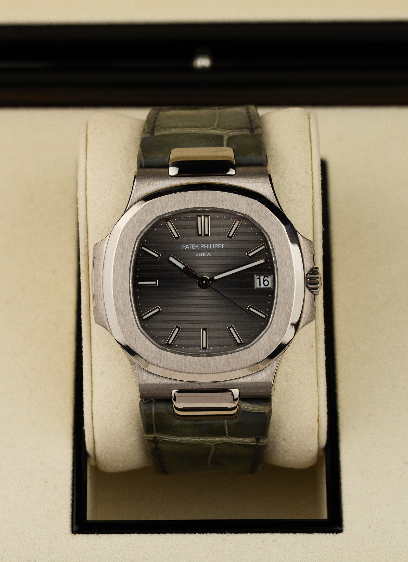 2007 18K Patek Philippe Nautilus 5711G Box & Extract