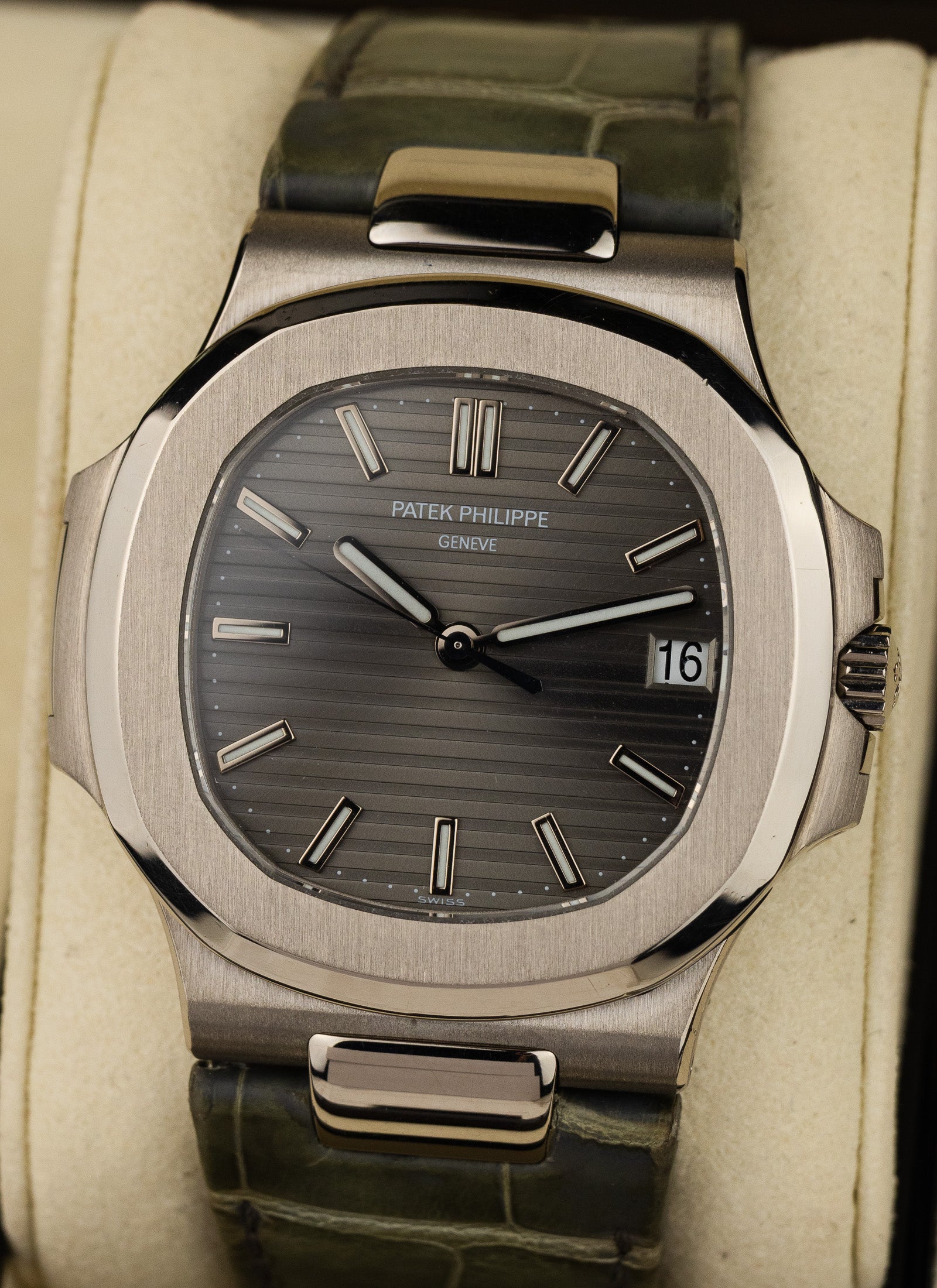 2007 18K Patek Philippe Nautilus 5711G Box & Extract