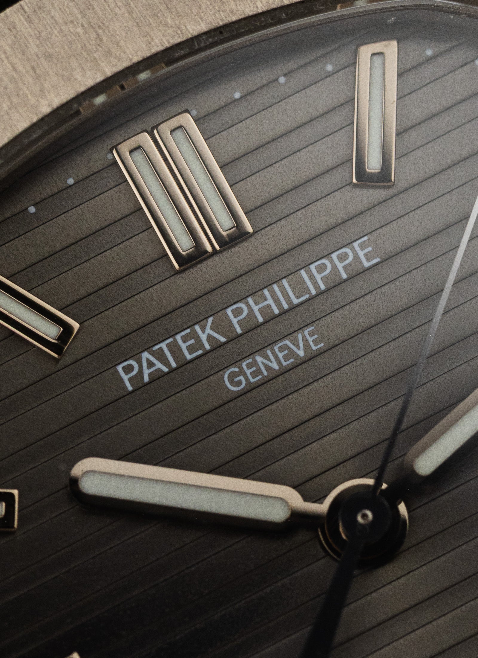 2007 18K Patek Philippe Nautilus 5711G Box & Extract
