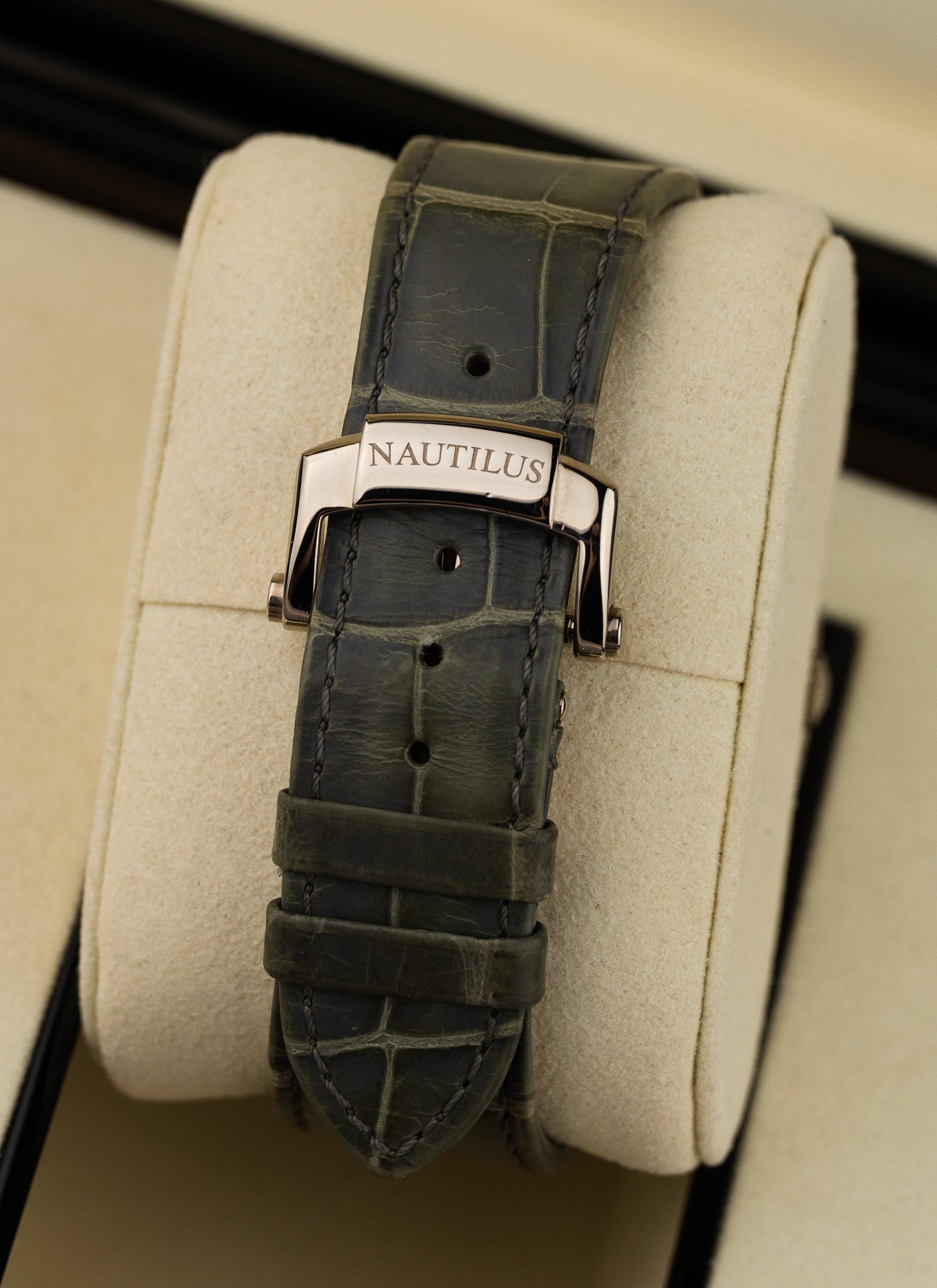 2007 18K Patek Philippe Nautilus 5711G Box & Extract