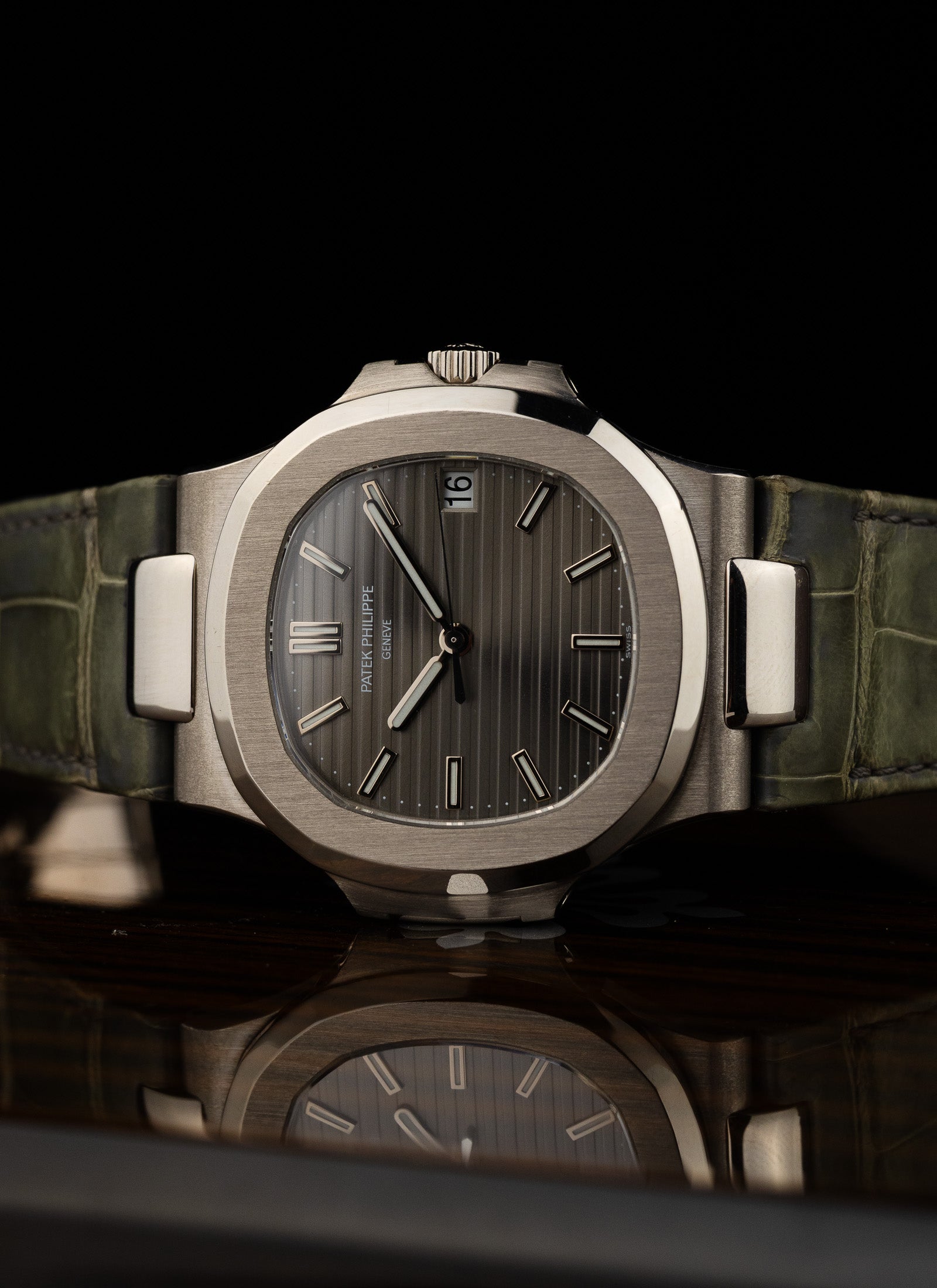 2007 18K Patek Philippe Nautilus 5711G Box & Extract