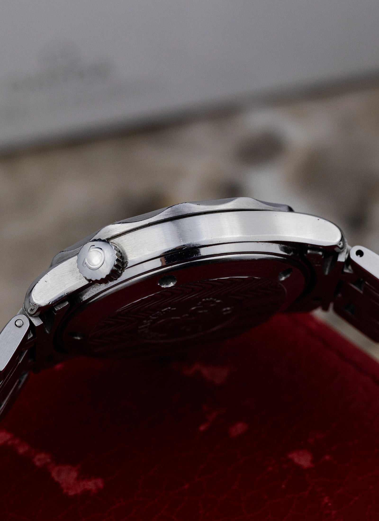 1998 Omega Seamaster 300M Ref. 2561.80.00 Bond Mid-Size
