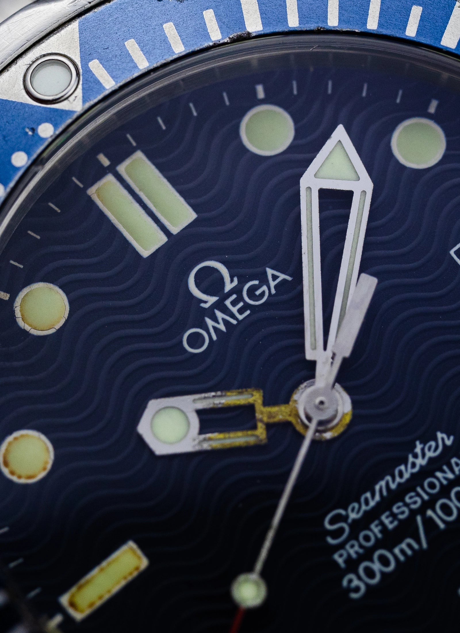 1998 Omega Seamaster 300M Ref. 2561.80.00 Bond Mid-Size