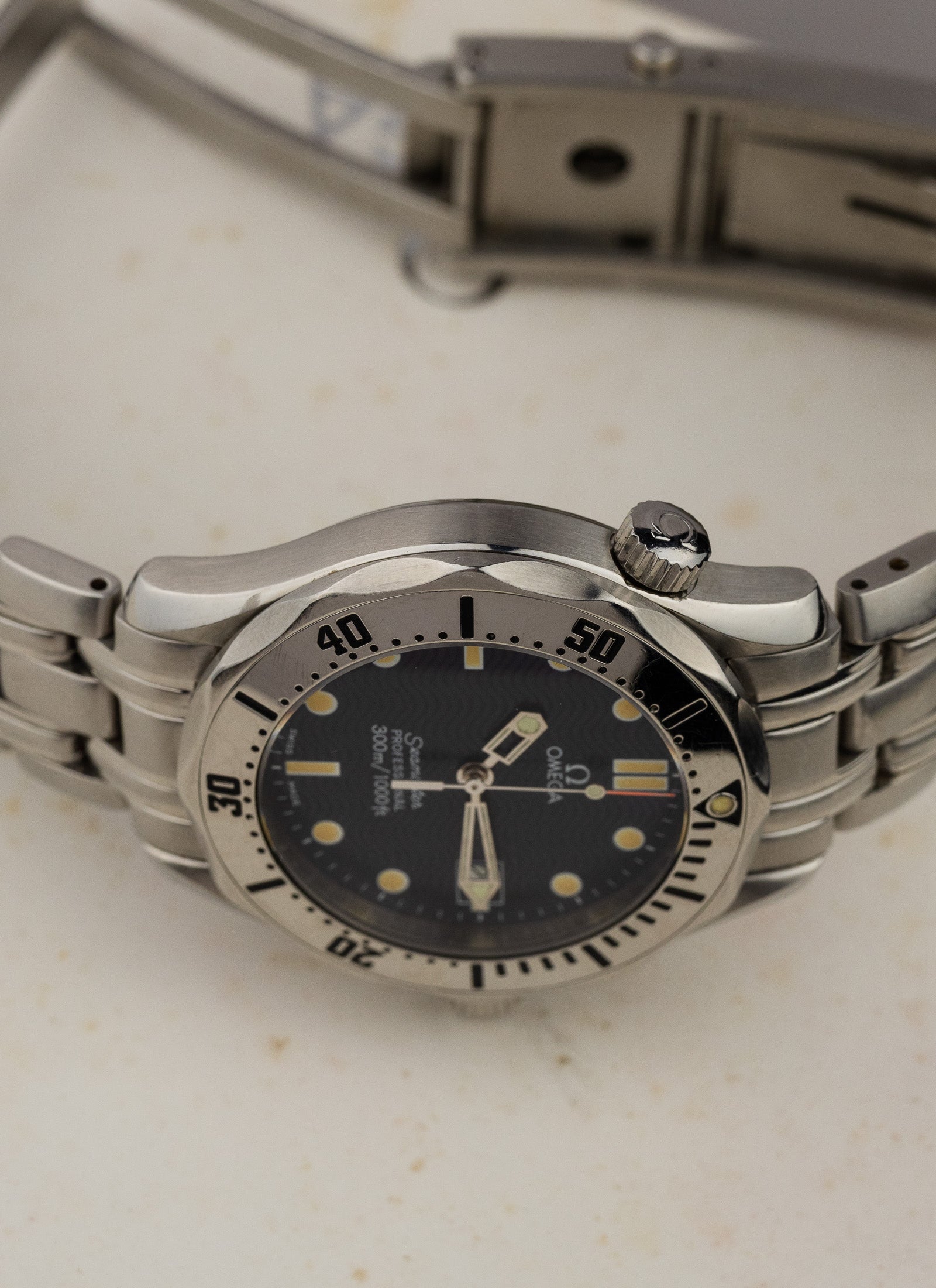 1993 Omega Seamaster Professional 300m Mid Size 2562.80 Box