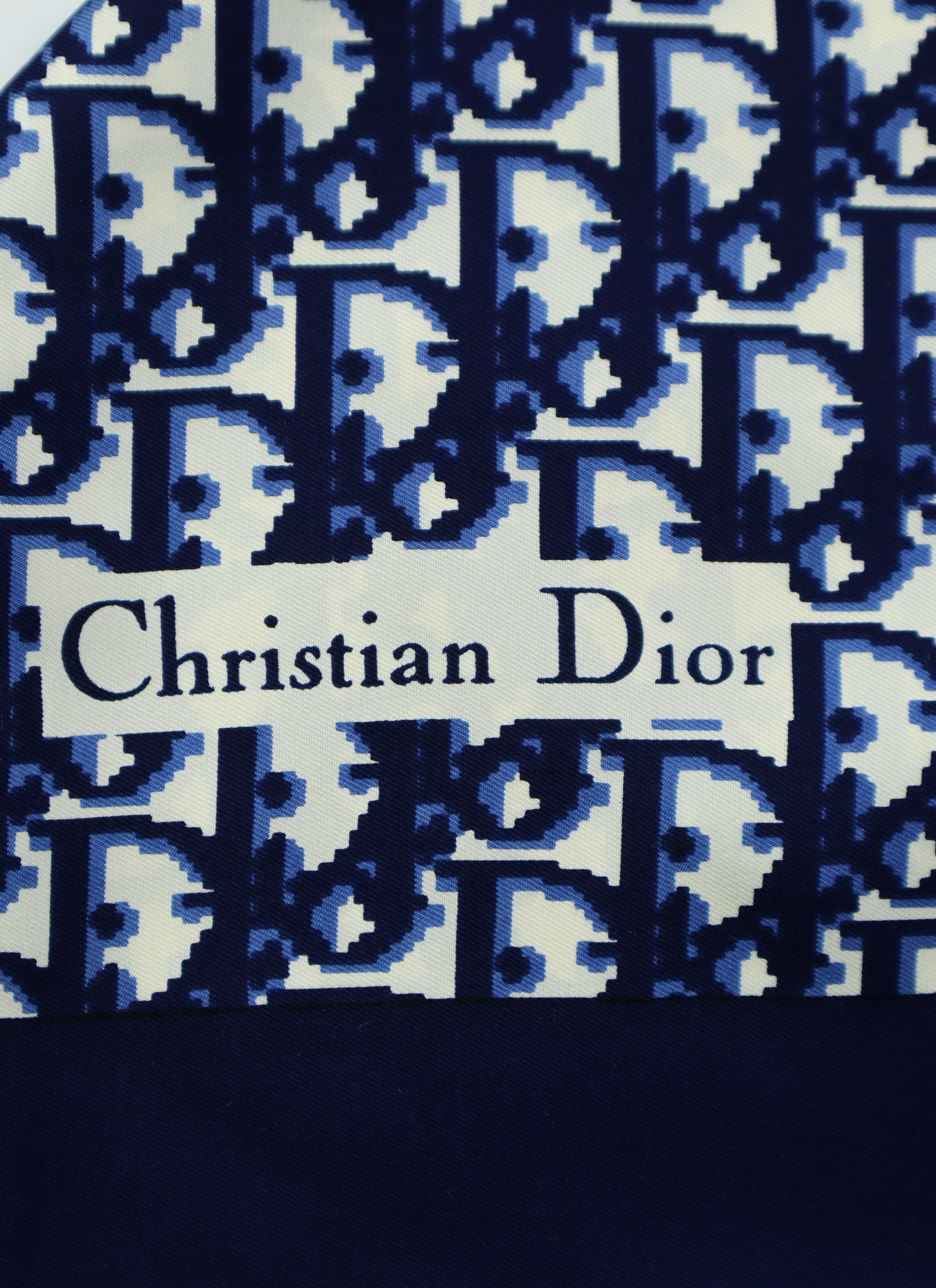 Christian Dior- jedwabna apaszka w monogram Dior