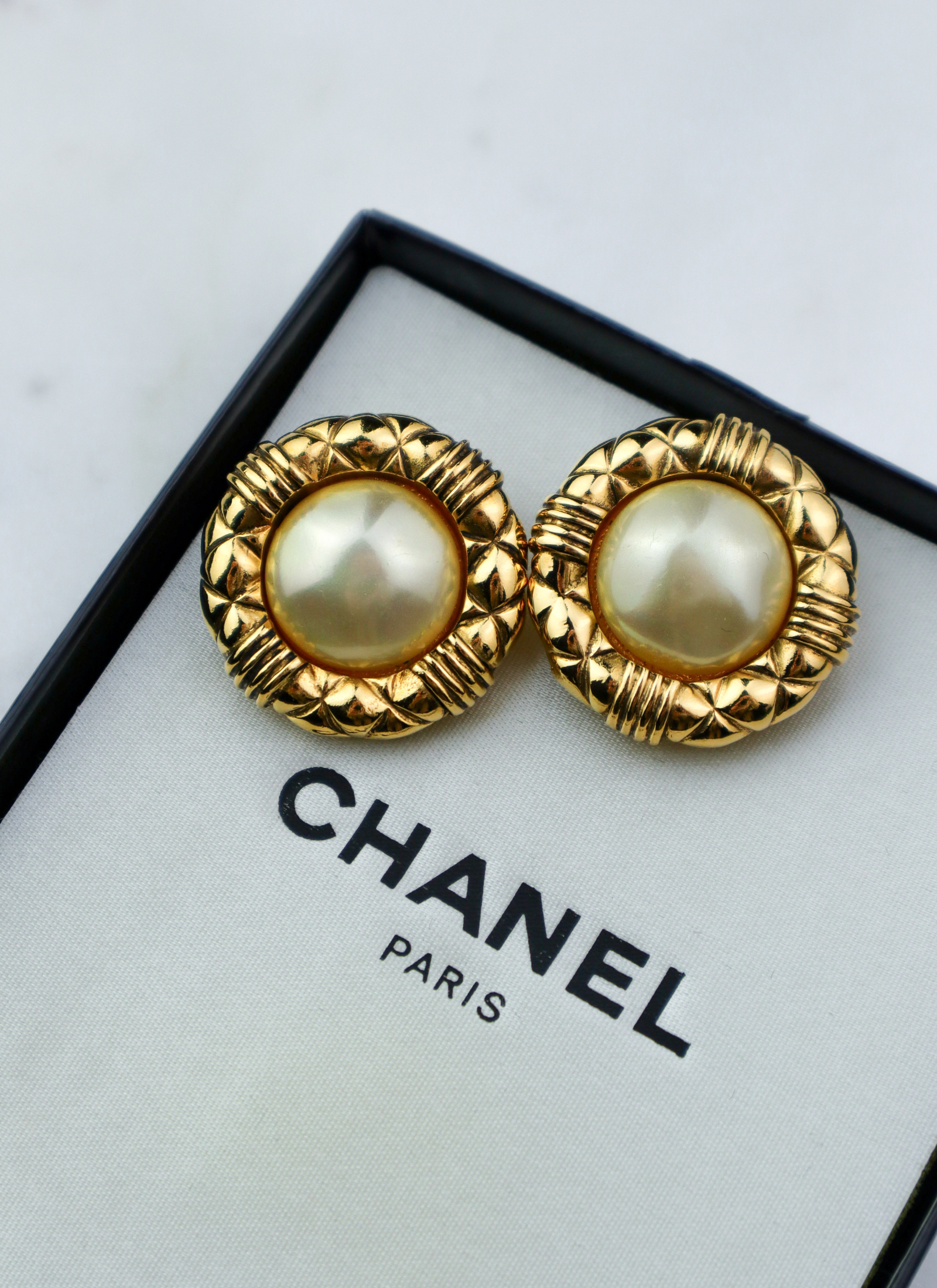 Chanel - vintage klipsy z perłą sezon 23, 1984/85