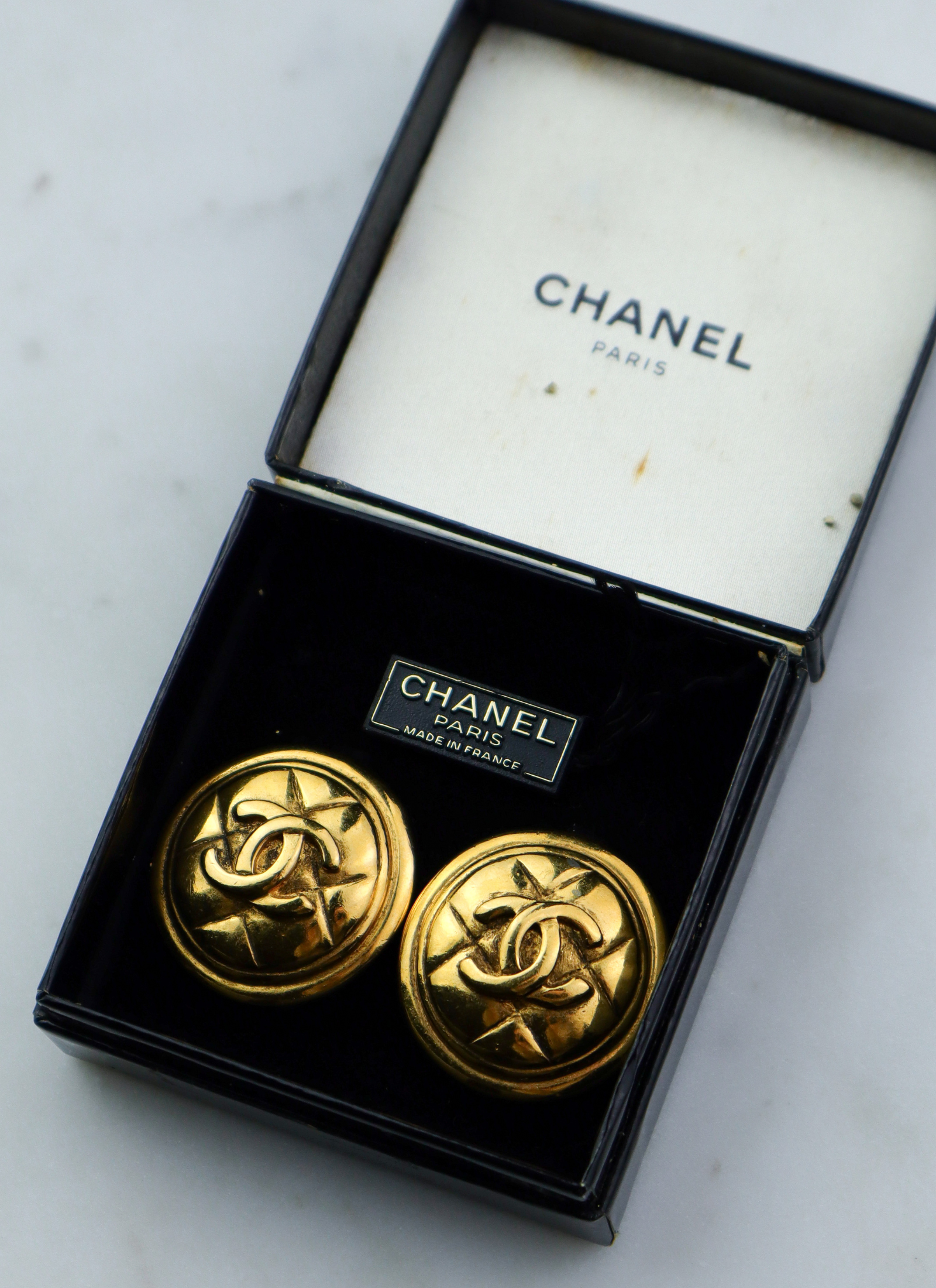 Chanel - pikowane klipsy vintage "matelassé" (większe)