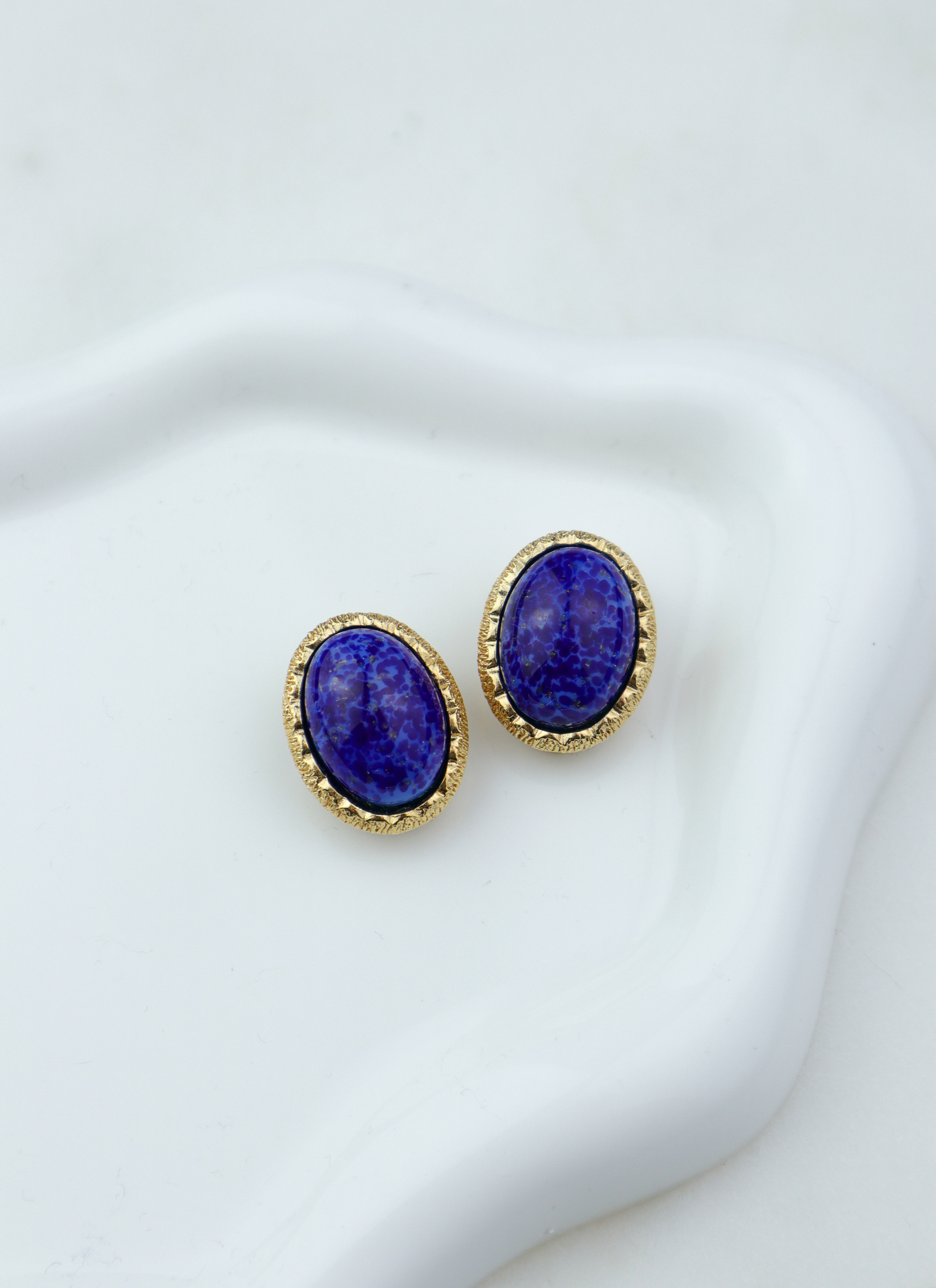 Dior - klipsy vintage z kobaltowym kamieniem w stylu lapis lazuli