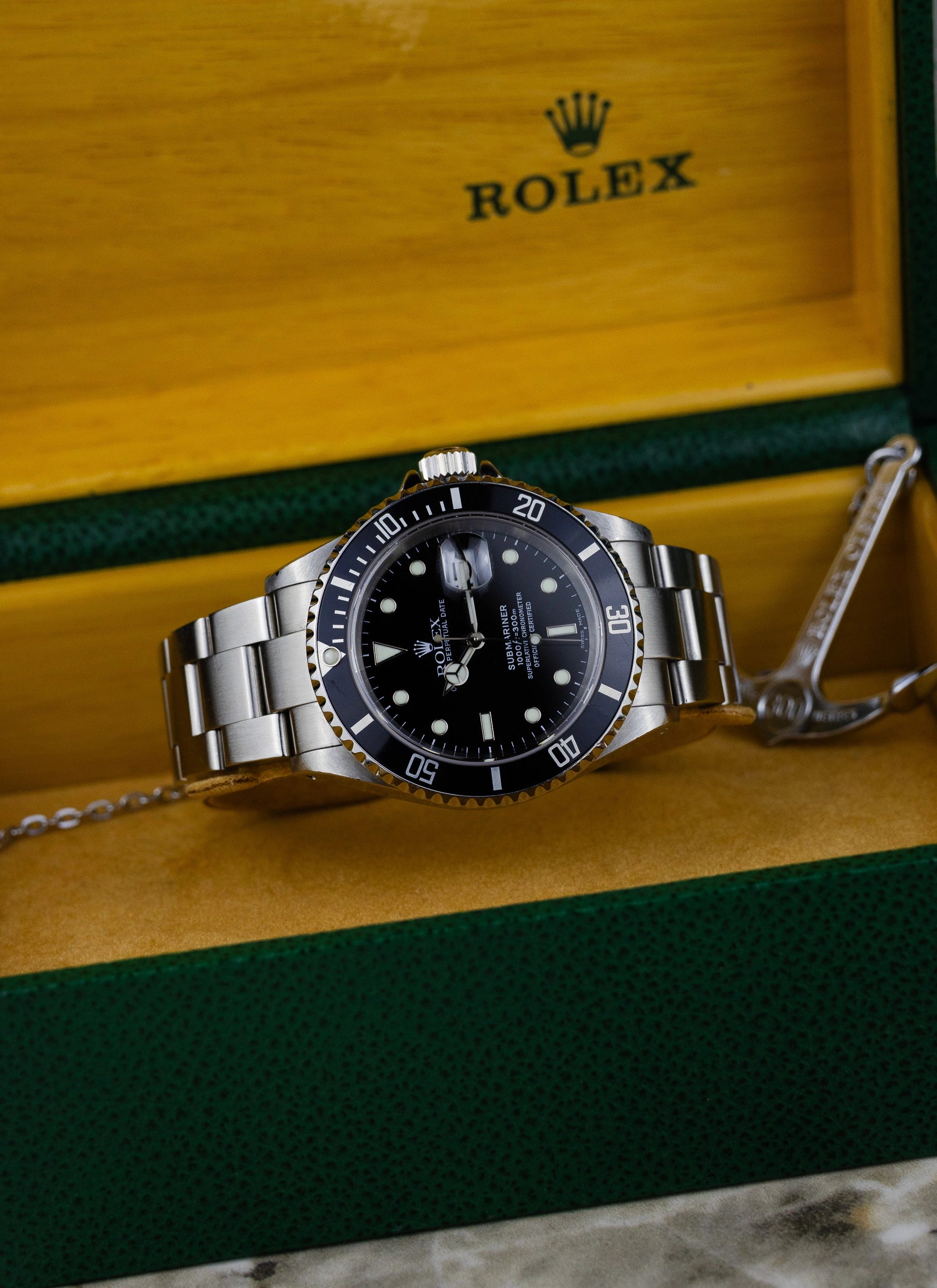 2000 Rolex Submariner Date 16610 Full Set