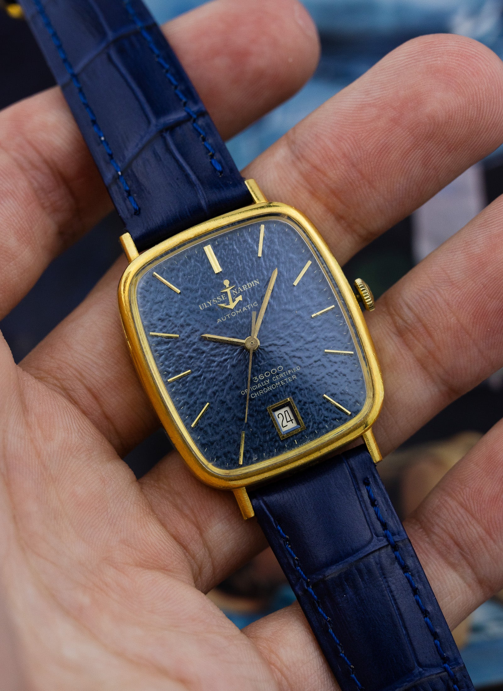 1970s 18K Ulysse Nardin Tonneau 36000 Navy Dial 8620 cal. NB11QU