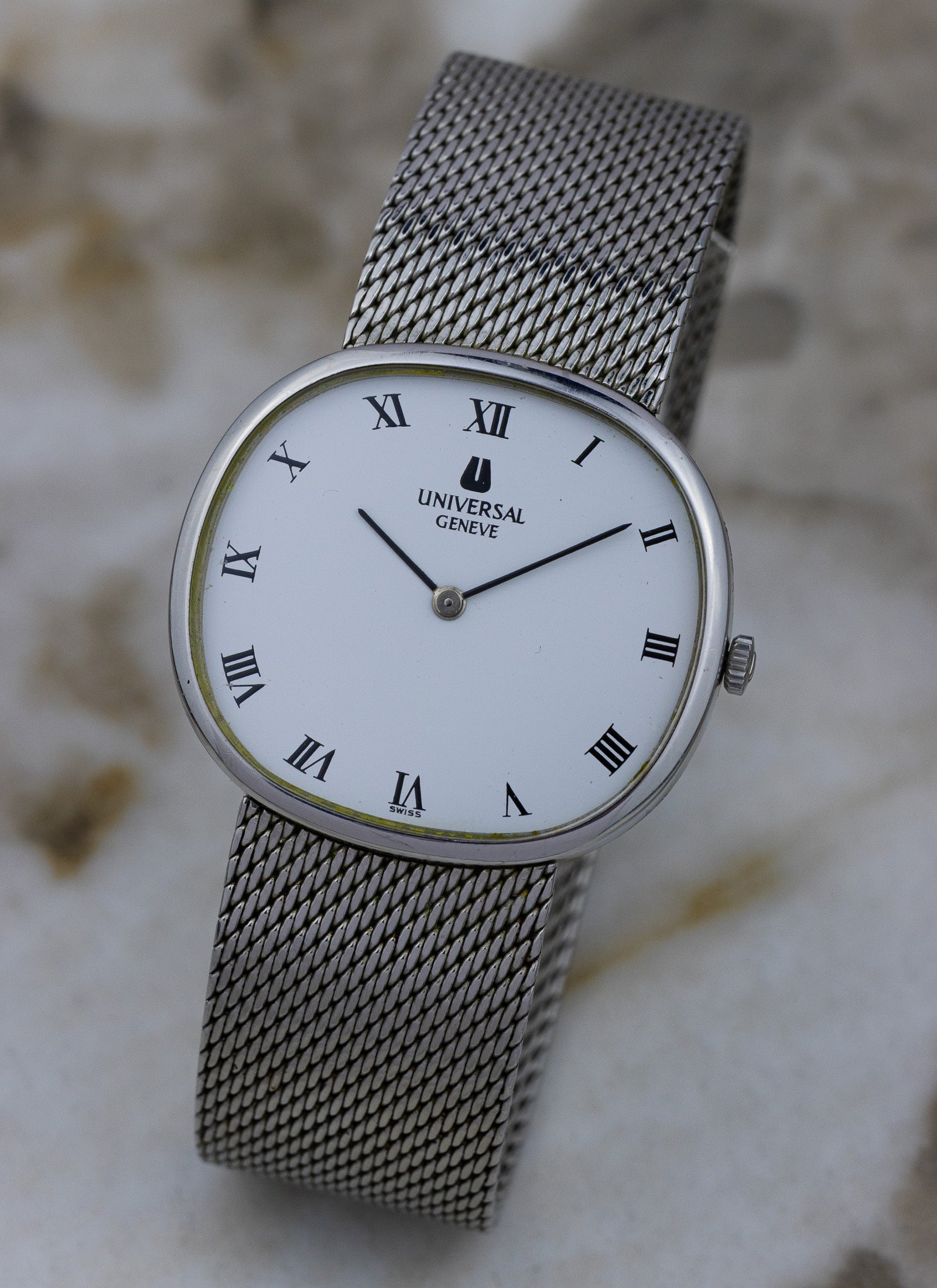 1960s Universal Geneve White Shadow Ellipse 842125 cal. 1-42