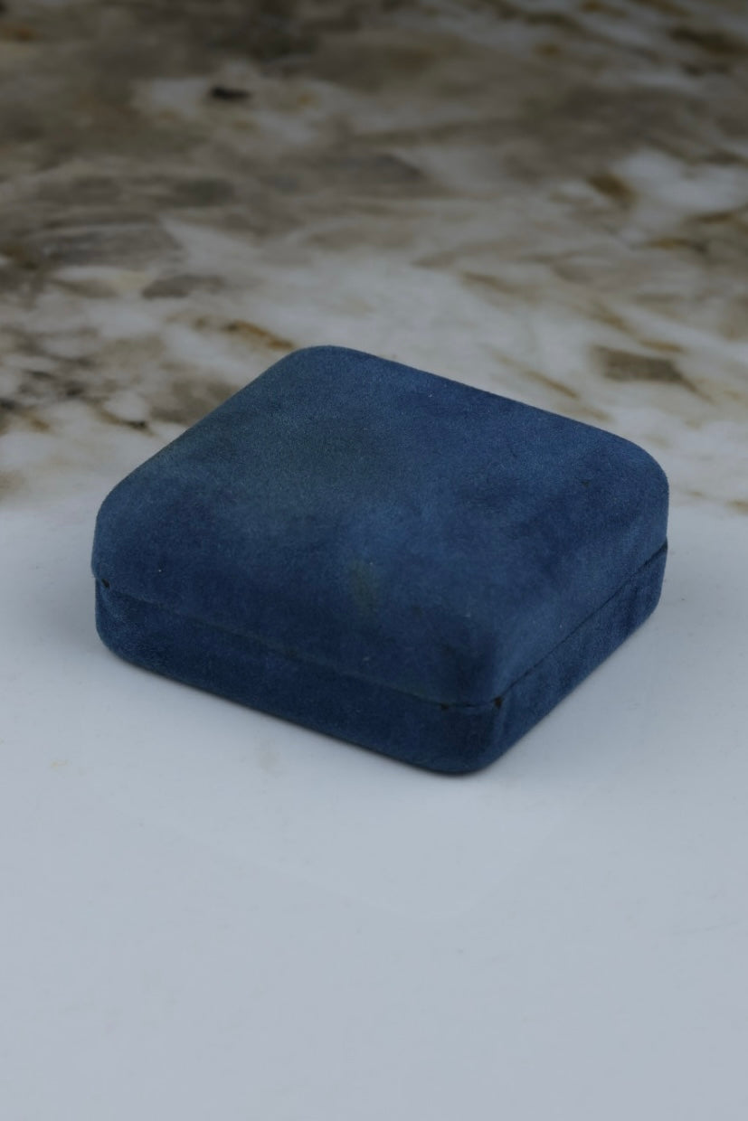 Wedgwood – spinka do krawata, pozłacana z błękitnym wypełnieniem i motywem statku (S32)