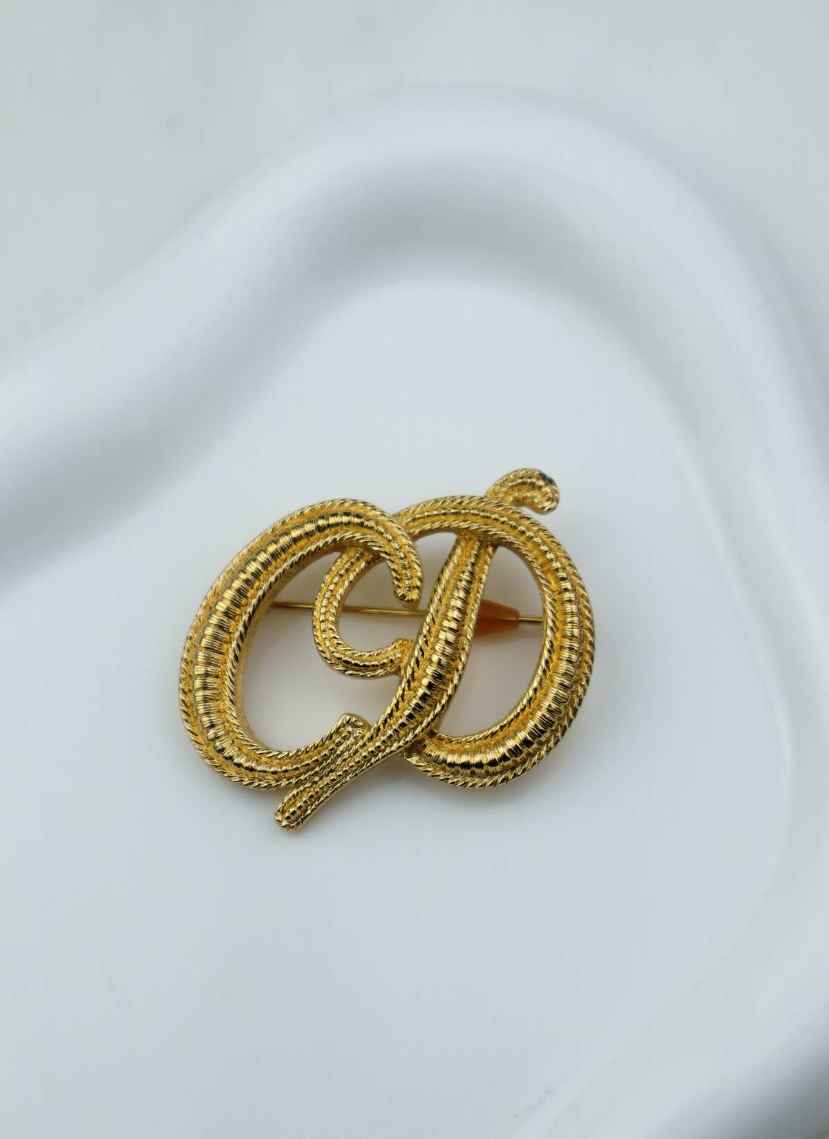 Christian Dior vintage broszka spleciony monogram CD