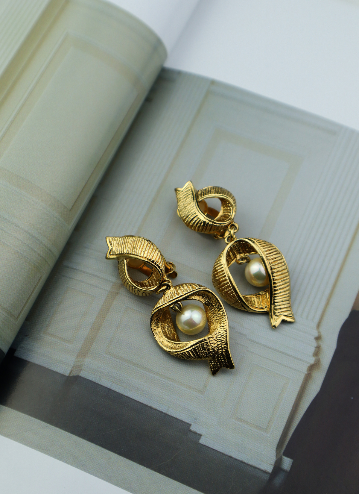 Yves Saint Laurent vintage wiszące klipsy z perłą
