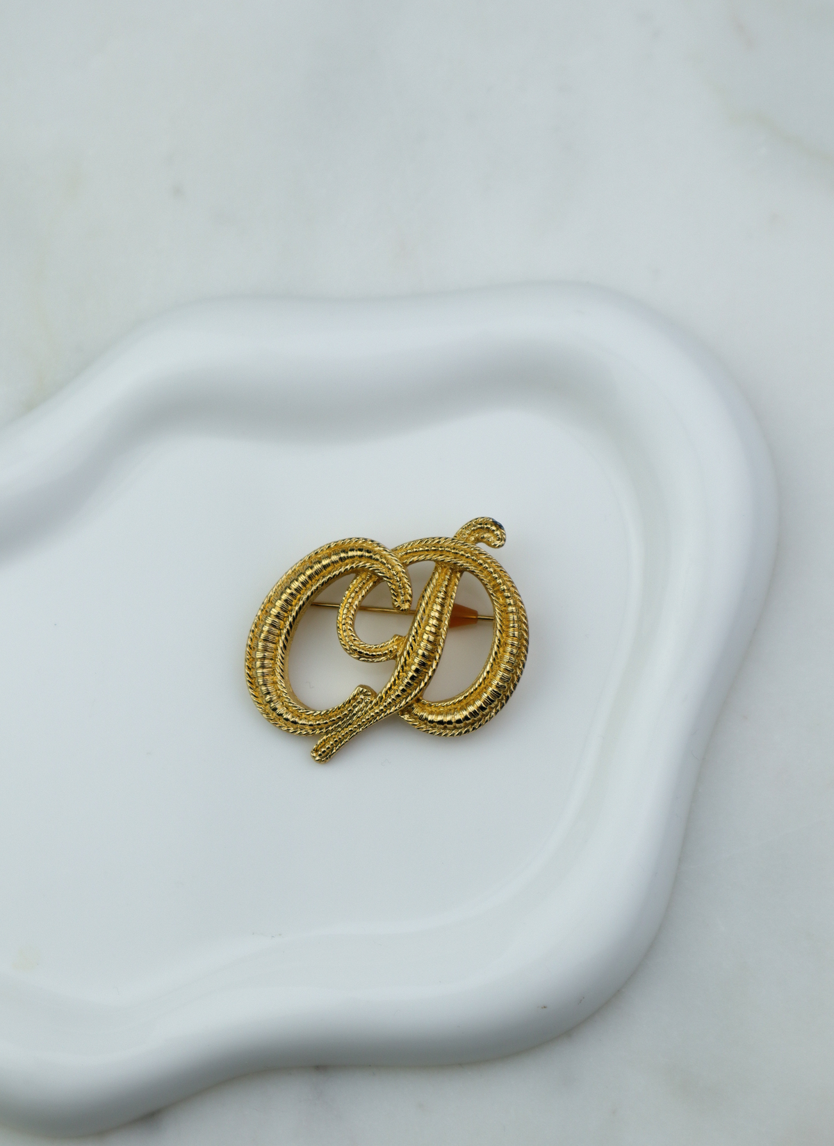Christian Dior vintage broszka spleciony monogram CD