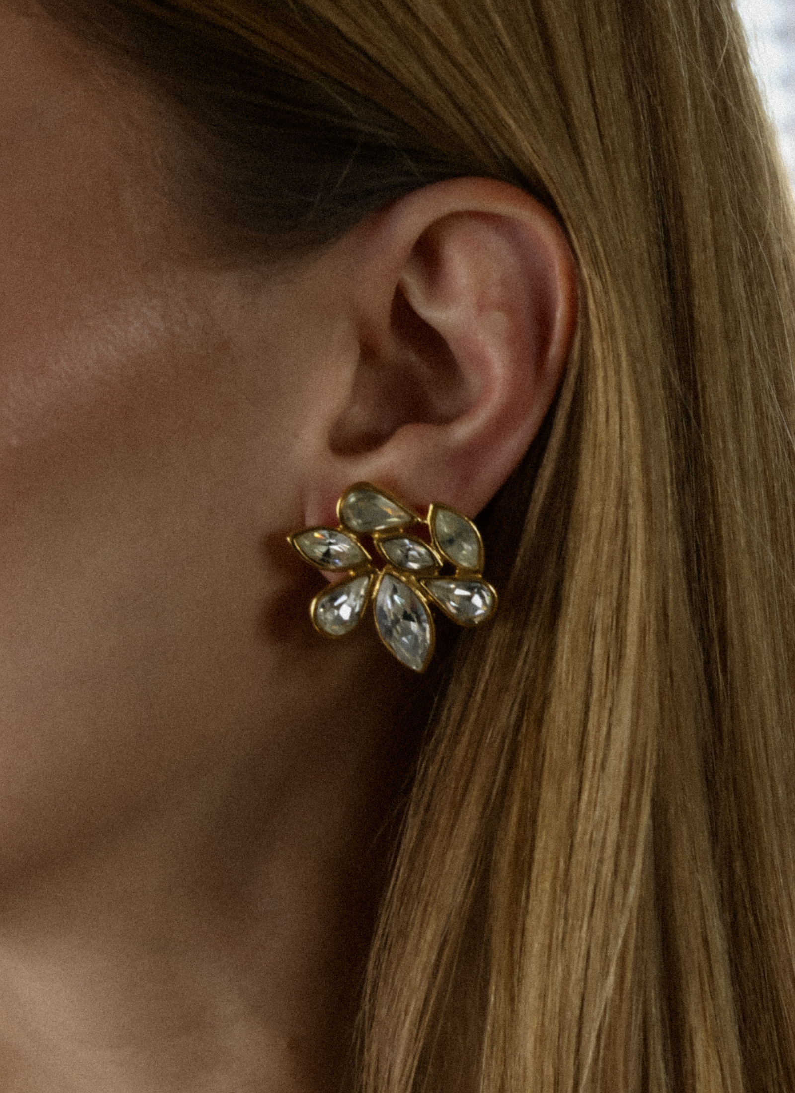 Yves Saint Laurent – klipsy z kryształowymi listkami