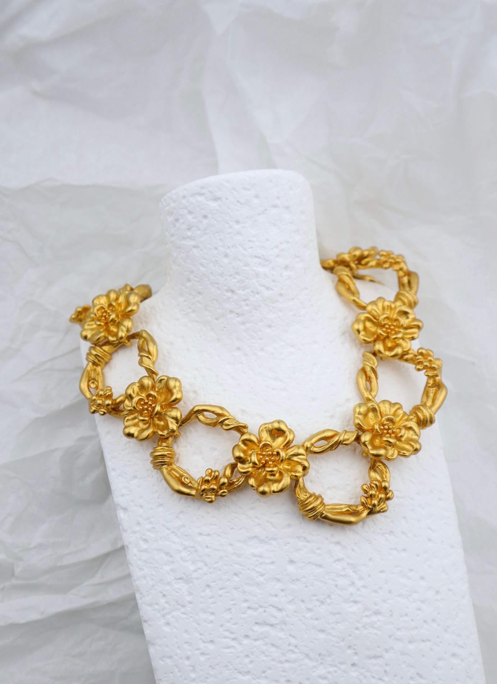 KENZO - złocona kolia z kwiecistych ogniw