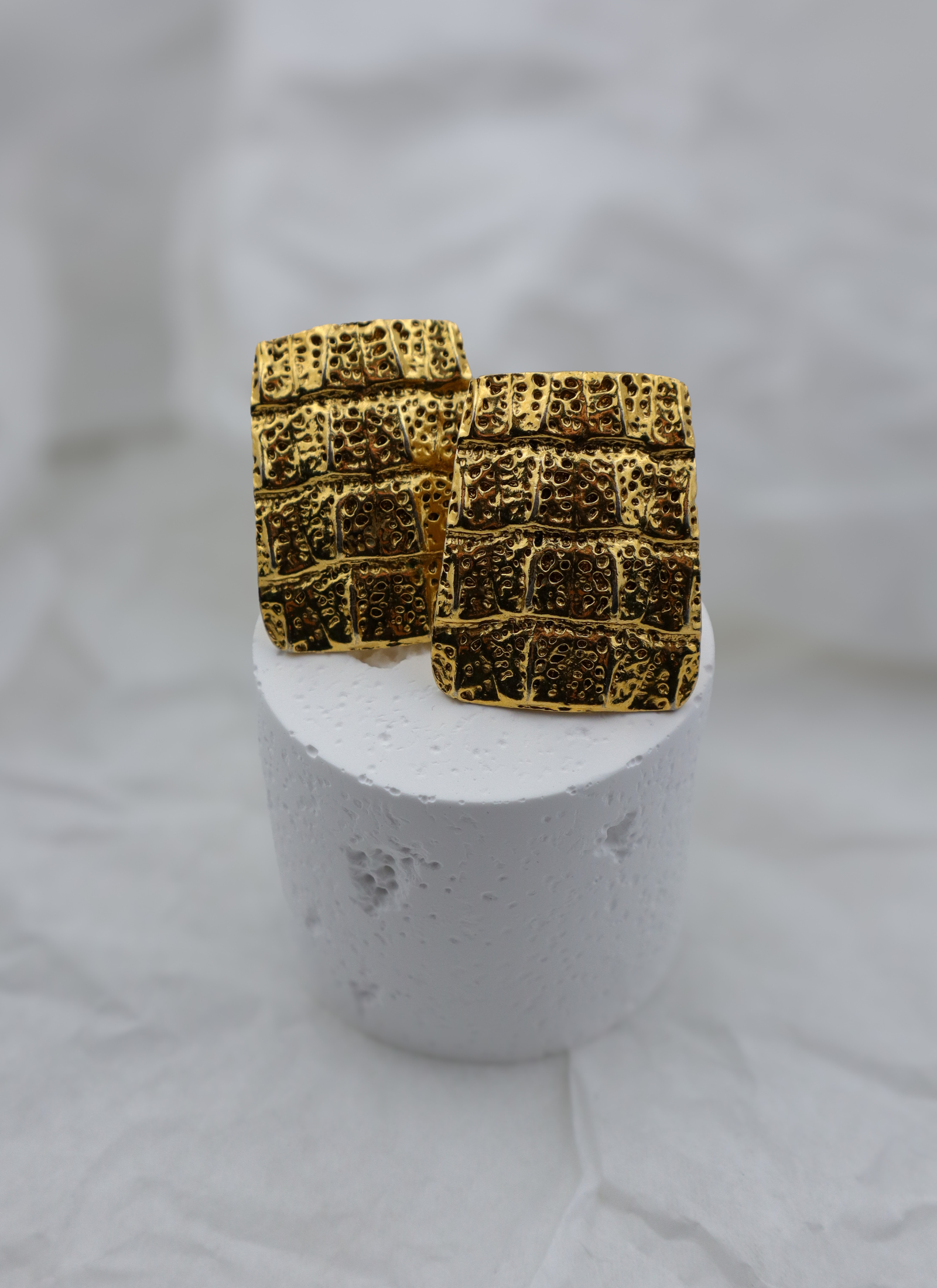 Yves Saint Laurent – klipsy z geometrycznym wzorem