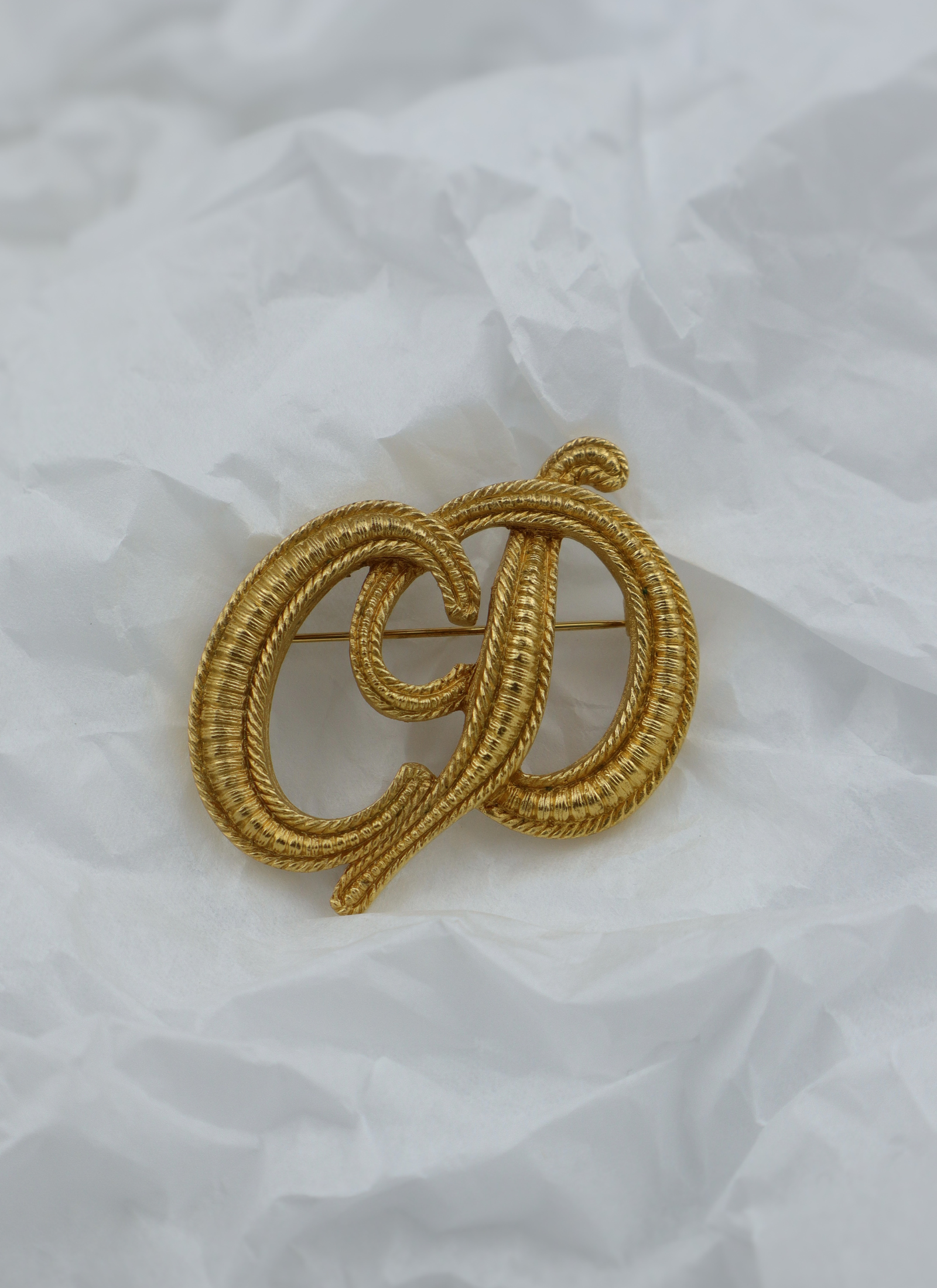 Christian Dior - broszka logo CD
