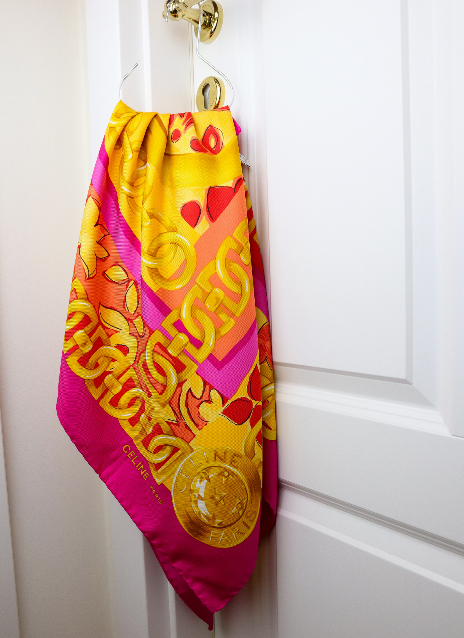 Celine - jedwabna apaszka „Royal Pink Medallion”