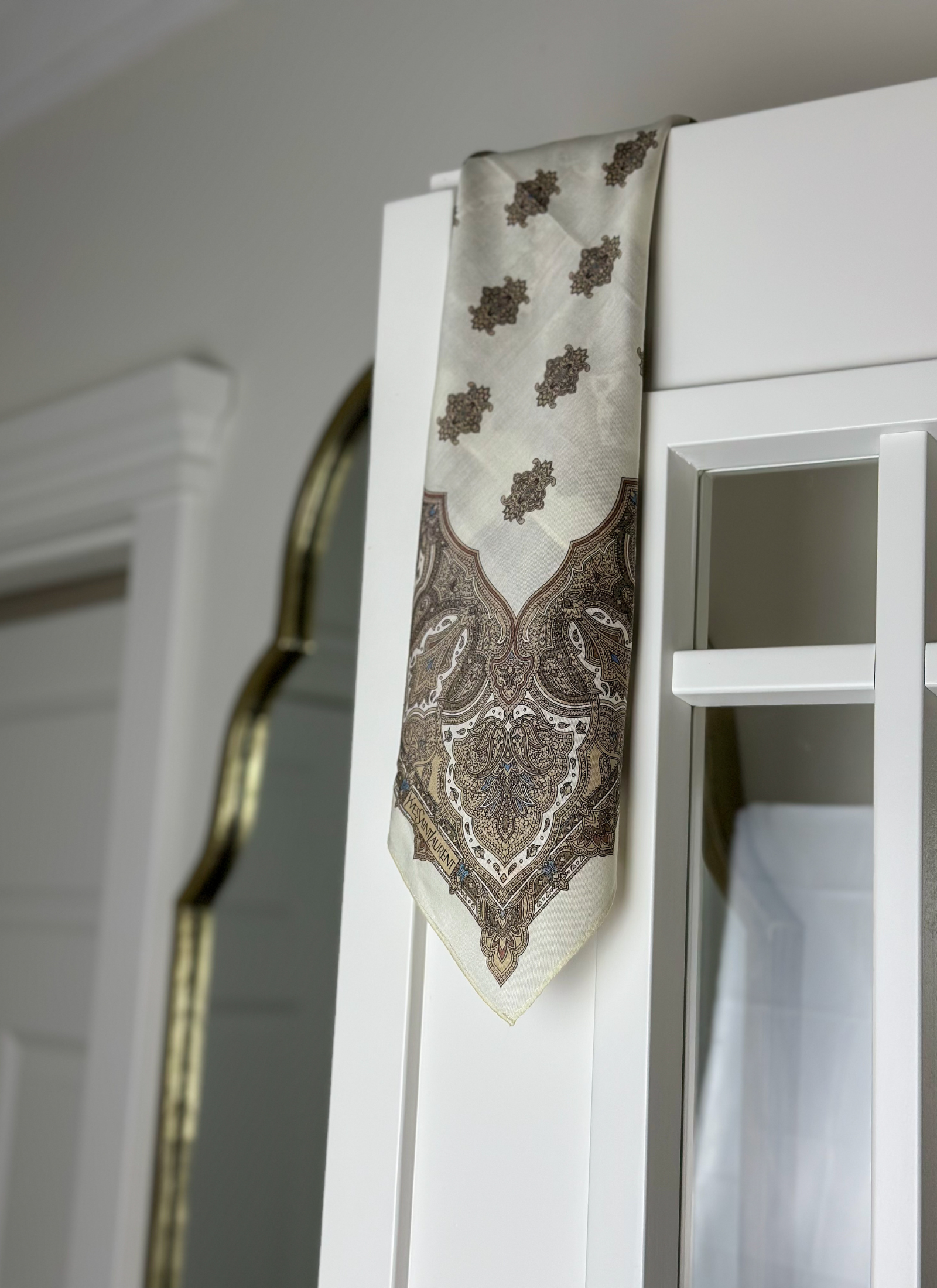 Yves Saint Laurent – Ornamentowa gawroszka YSL