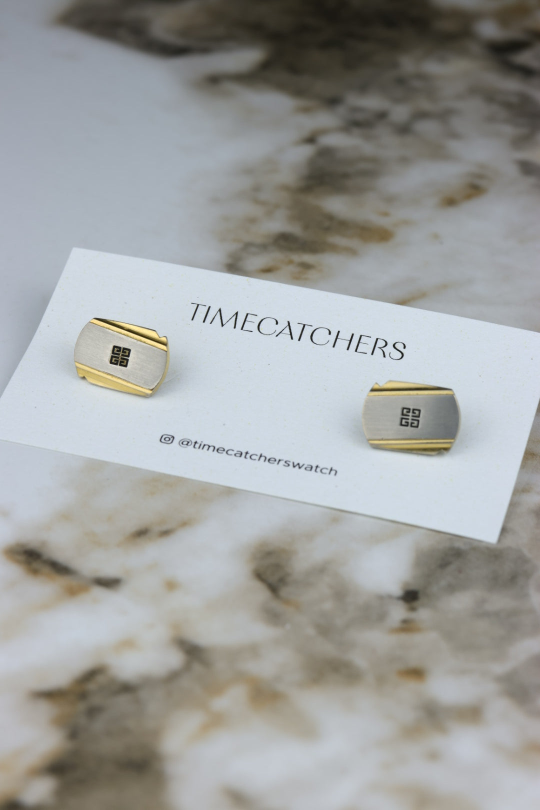 Givenchy – stalowo-złote spinki z czarnym logo (SP019)