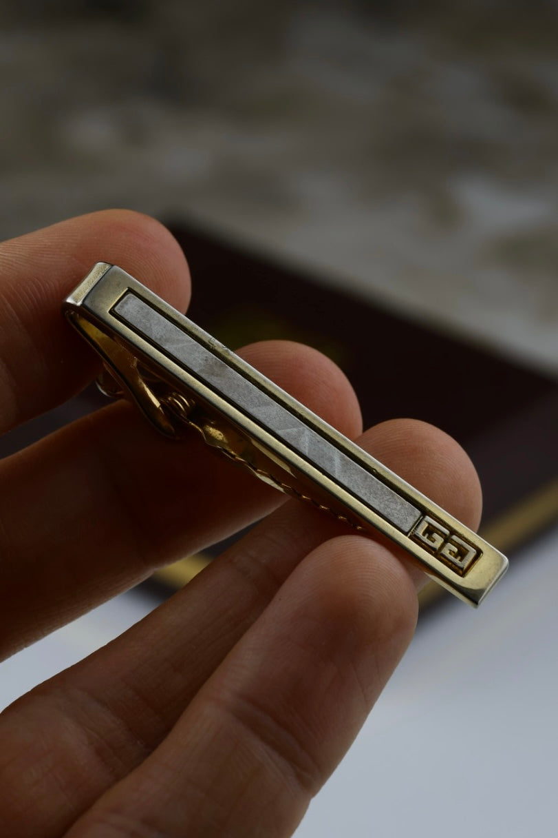 Givenchy – spinki do mankietów i spinka do krawatu, stalowo-złote z logo marki (S35)
