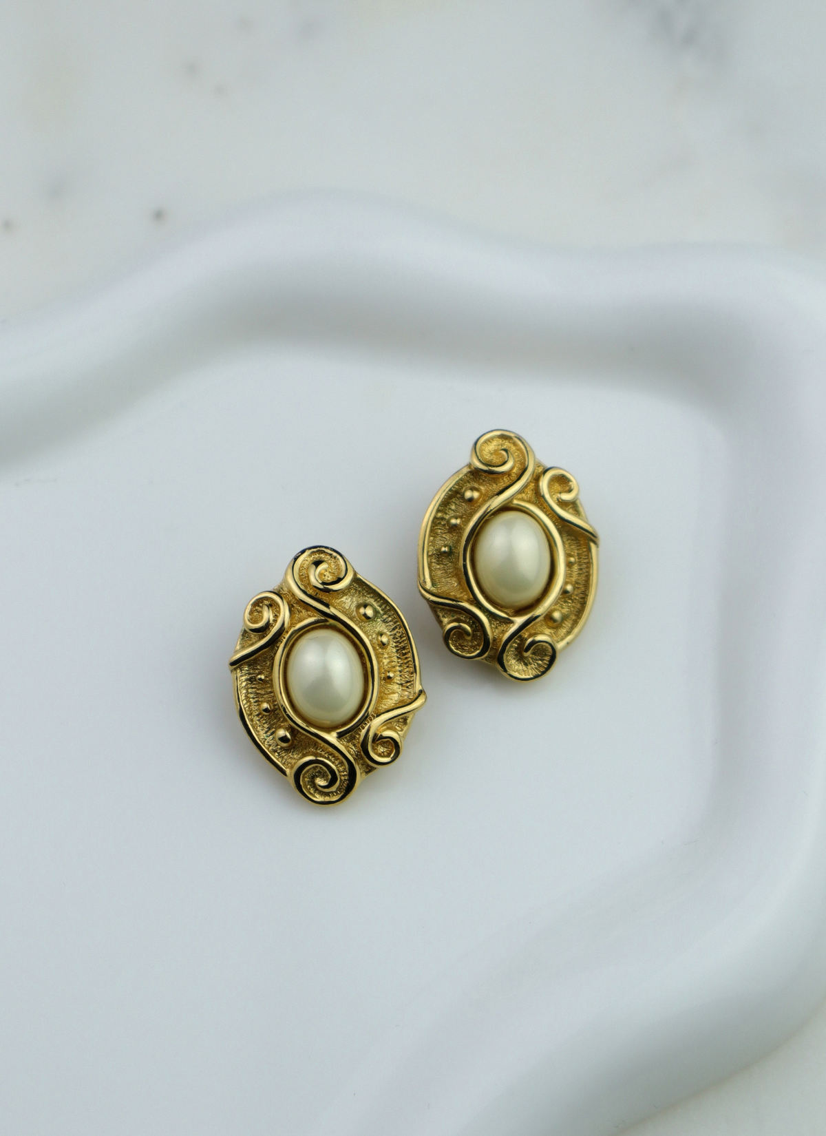 Christian Dior vintage klipsy z perłowym kaboszonem