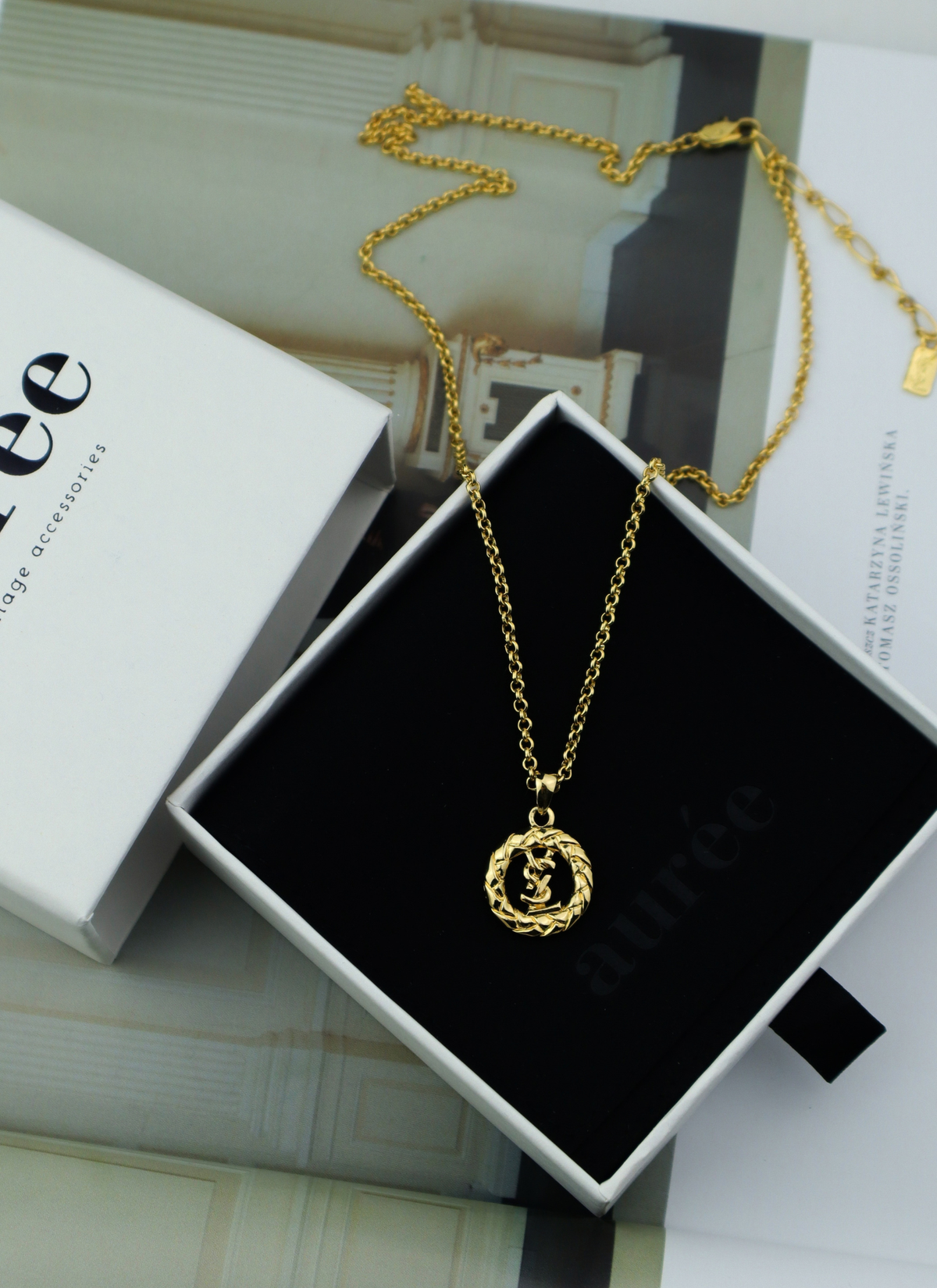 Yves Saint Laurent vintage naszyjnik z medalionem Cassandre
