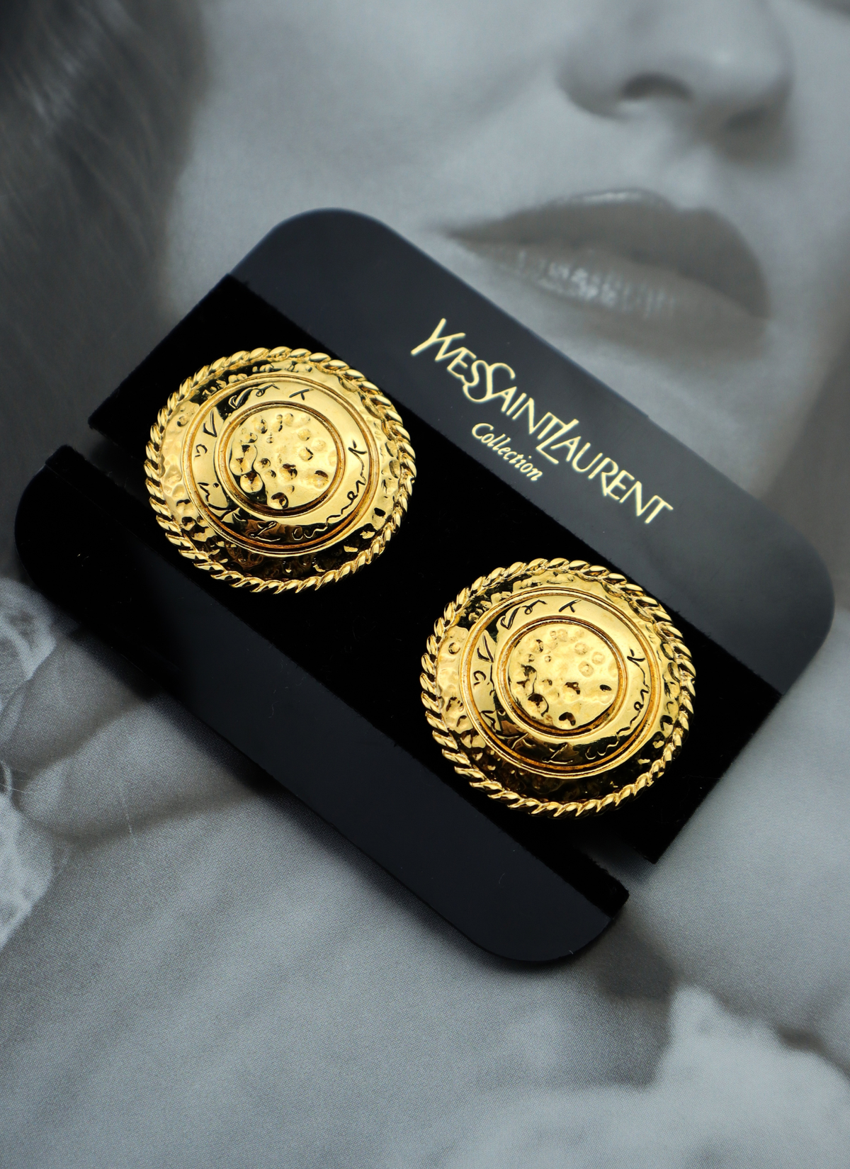Yves Saint Laurent vintage klipsy medaliony